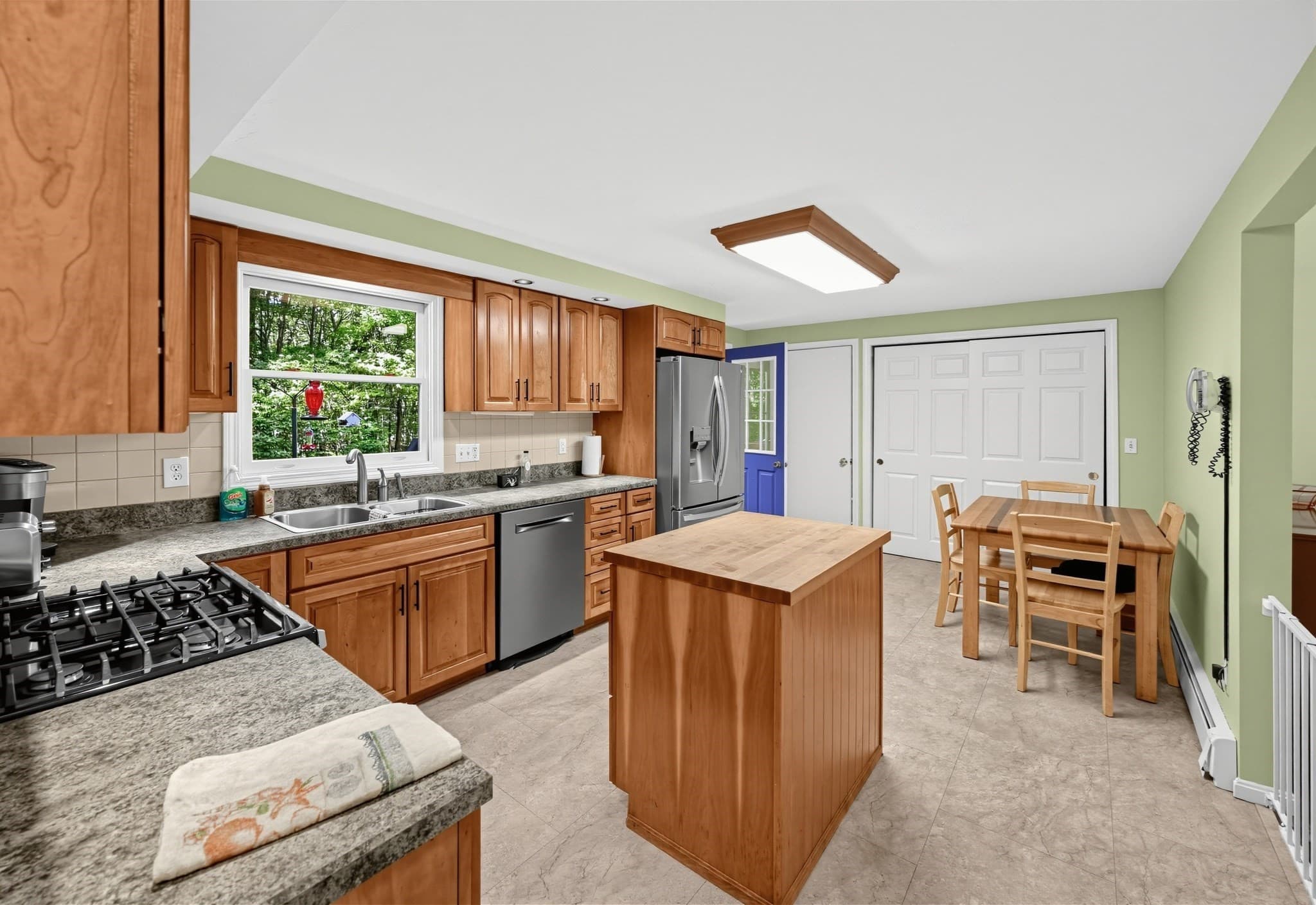Single Family Residence at 6 Woodview Dr, Hubbardston MA 01452, Hubbardston, photo 7 of 40