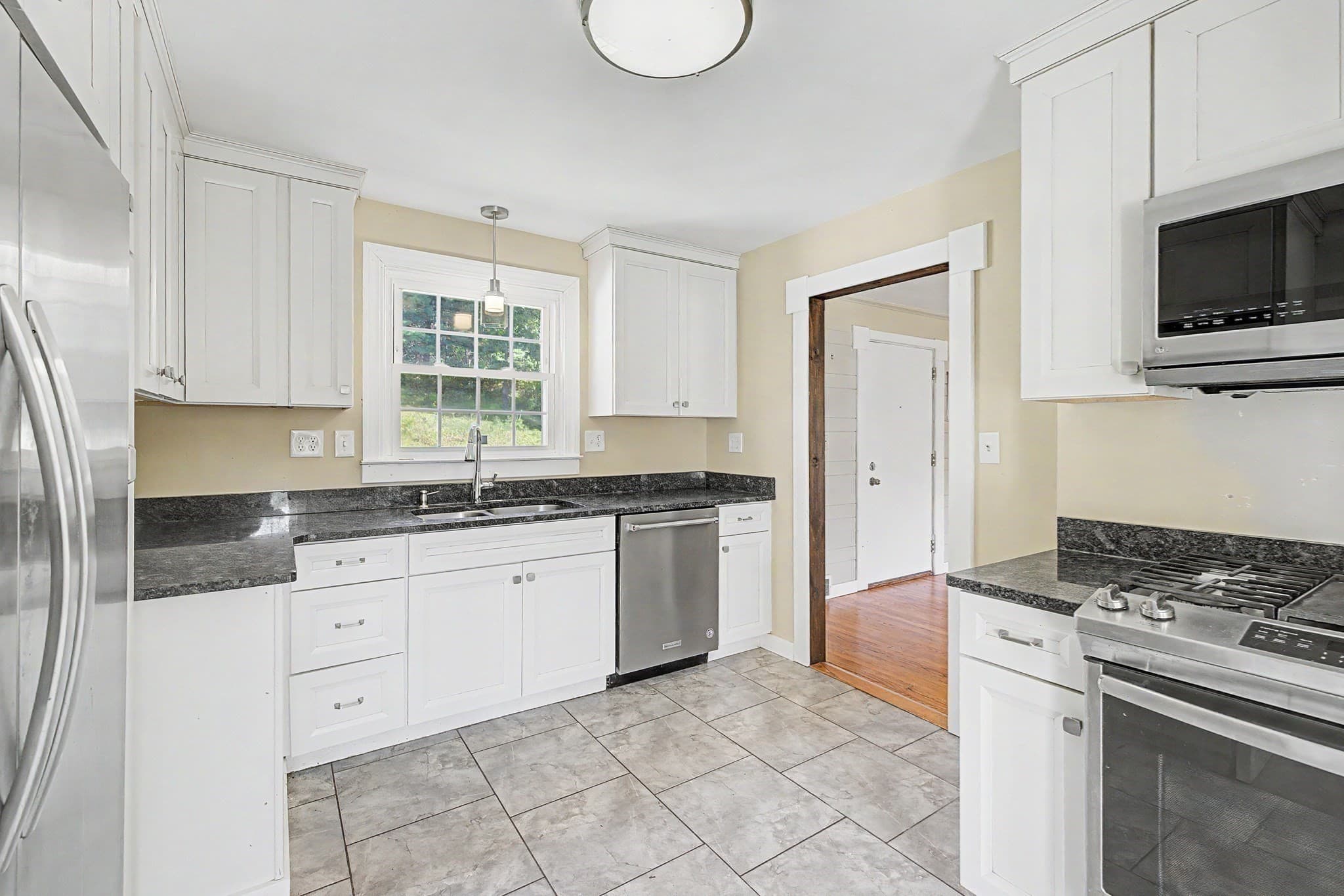 Single Family Residence at 1161 E Mountain Rd, Westfield MA 01085, Westfield, photo 6 of 28