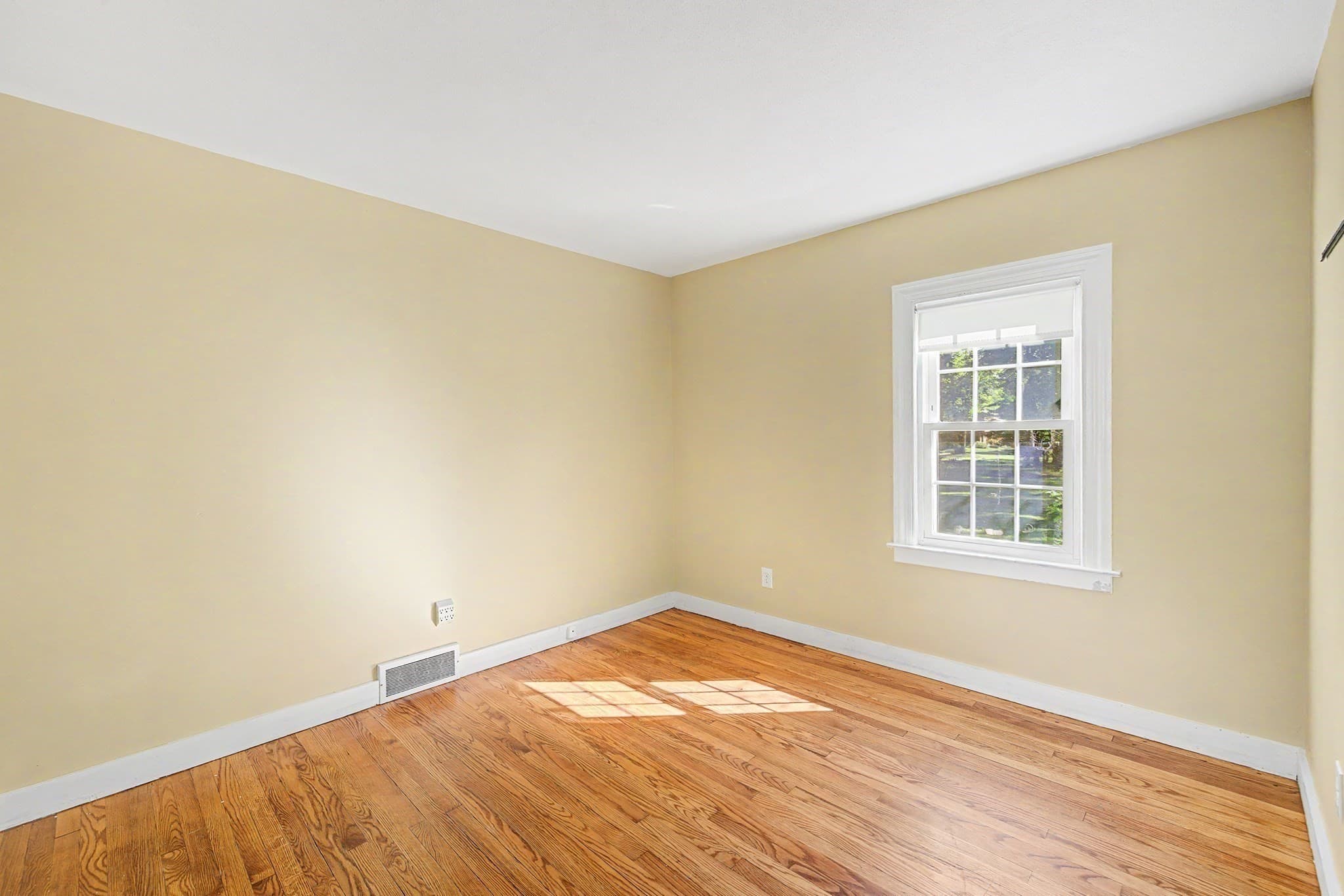 Single Family Residence at 1161 E Mountain Rd, Westfield MA 01085, Westfield, photo 13 of 28