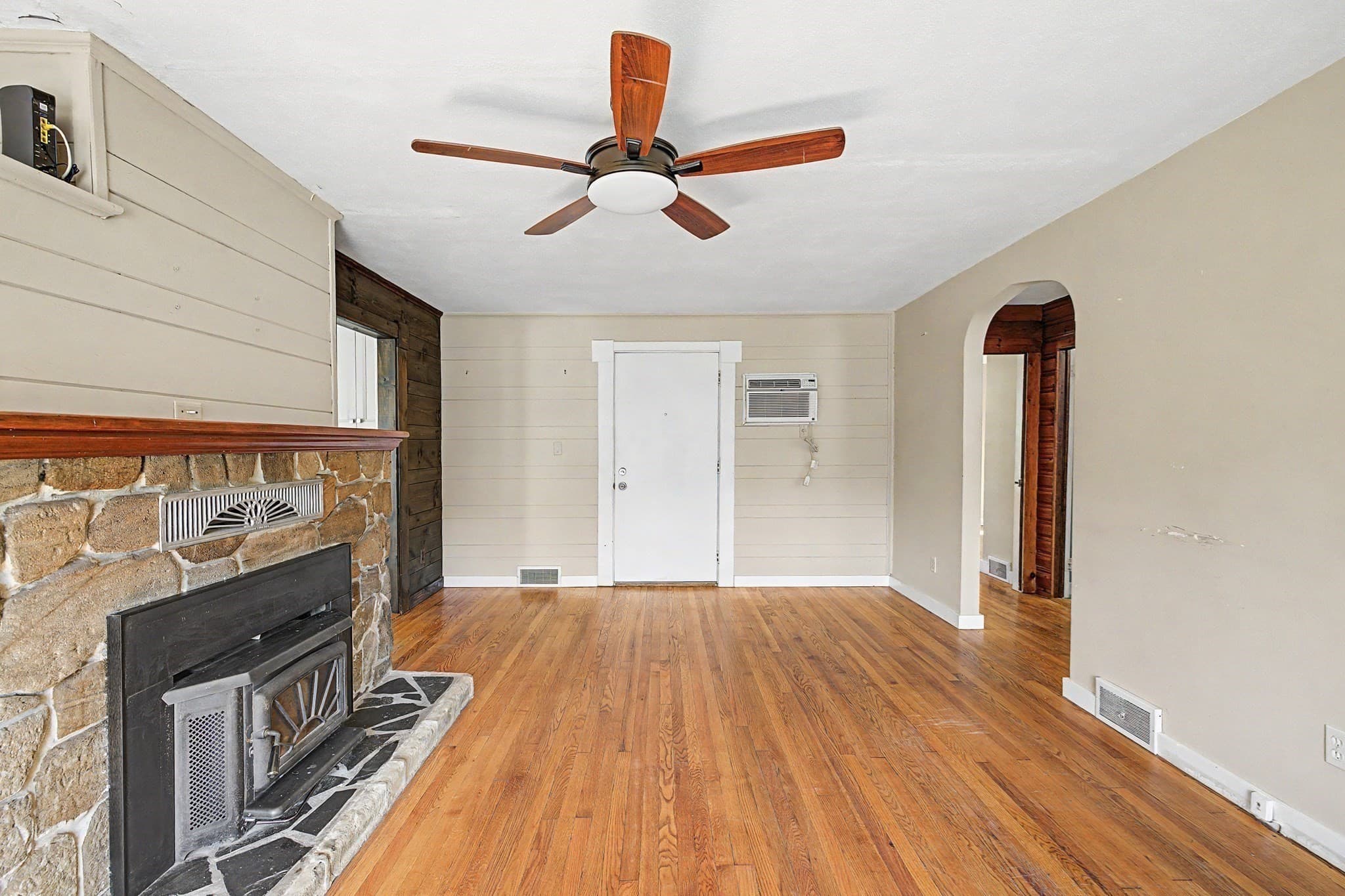 Single Family Residence at 1161 E Mountain Rd, Westfield MA 01085, Westfield, photo 12 of 28