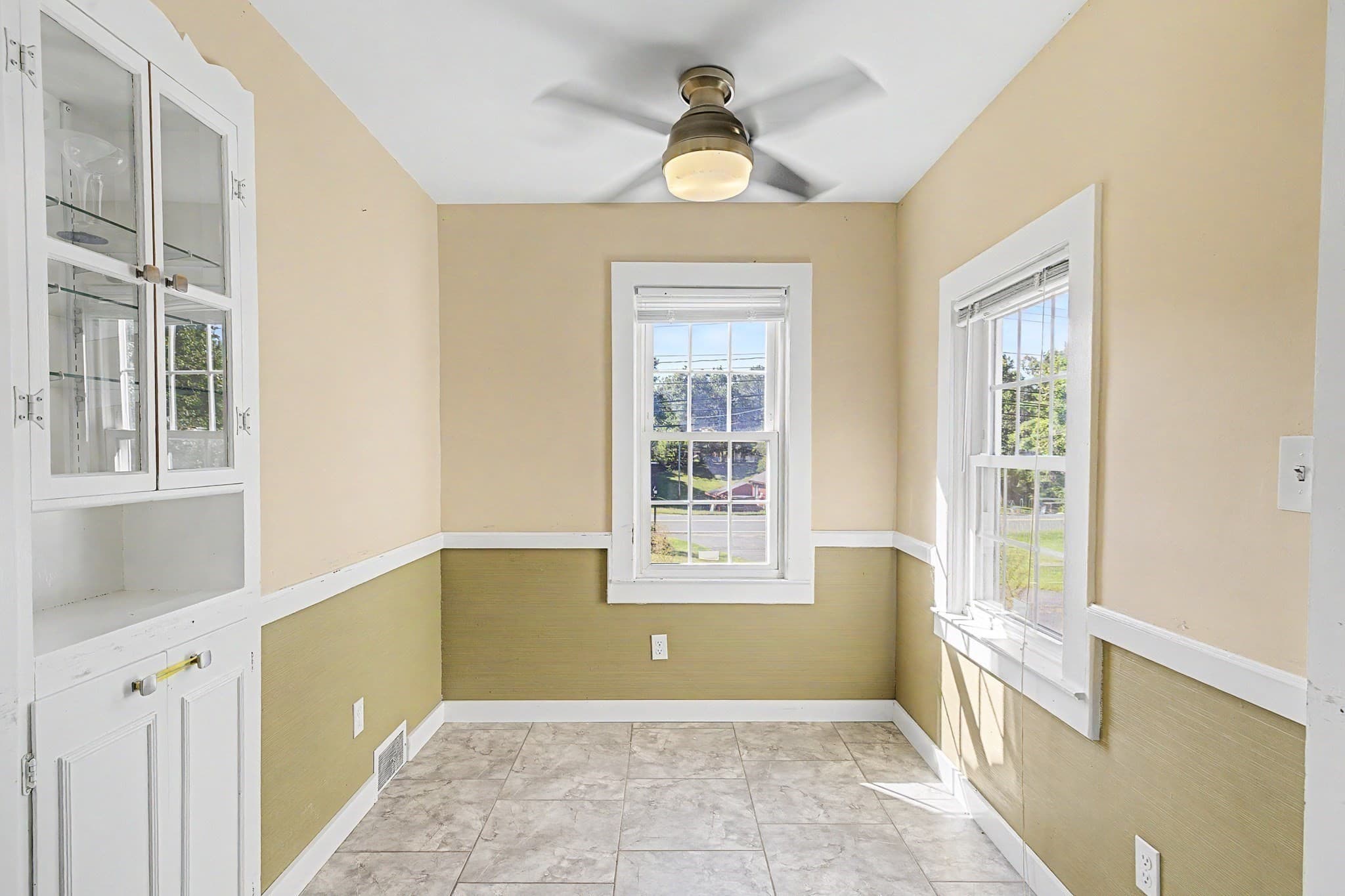Single Family Residence at 1161 E Mountain Rd, Westfield MA 01085, Westfield, photo 3 of 28