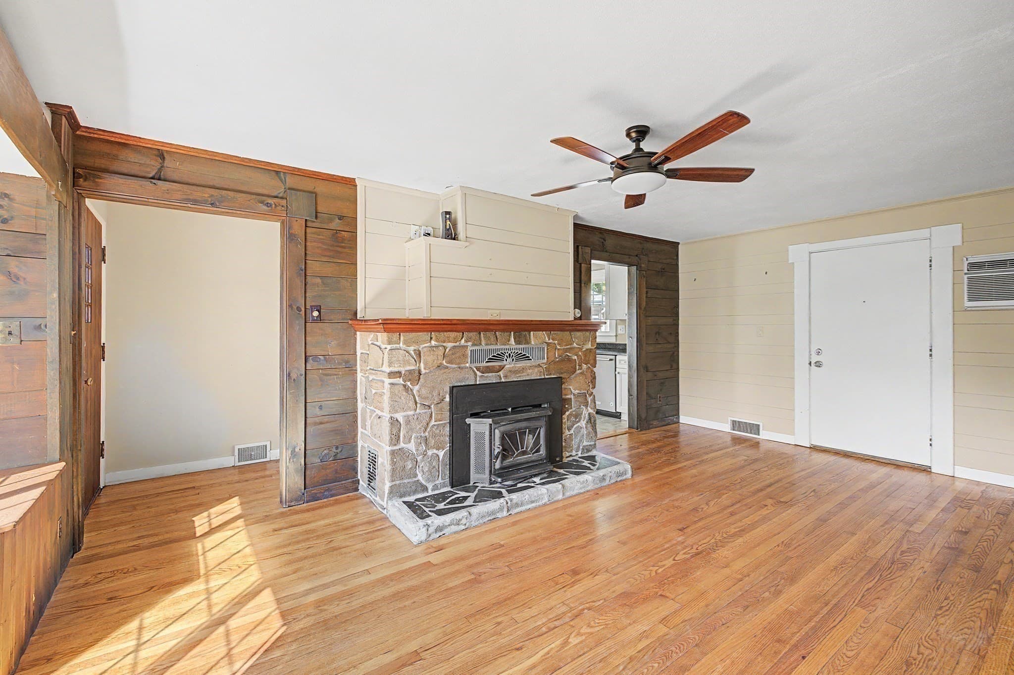 Single Family Residence at 1161 E Mountain Rd, Westfield MA 01085, Westfield, photo 5 of 28