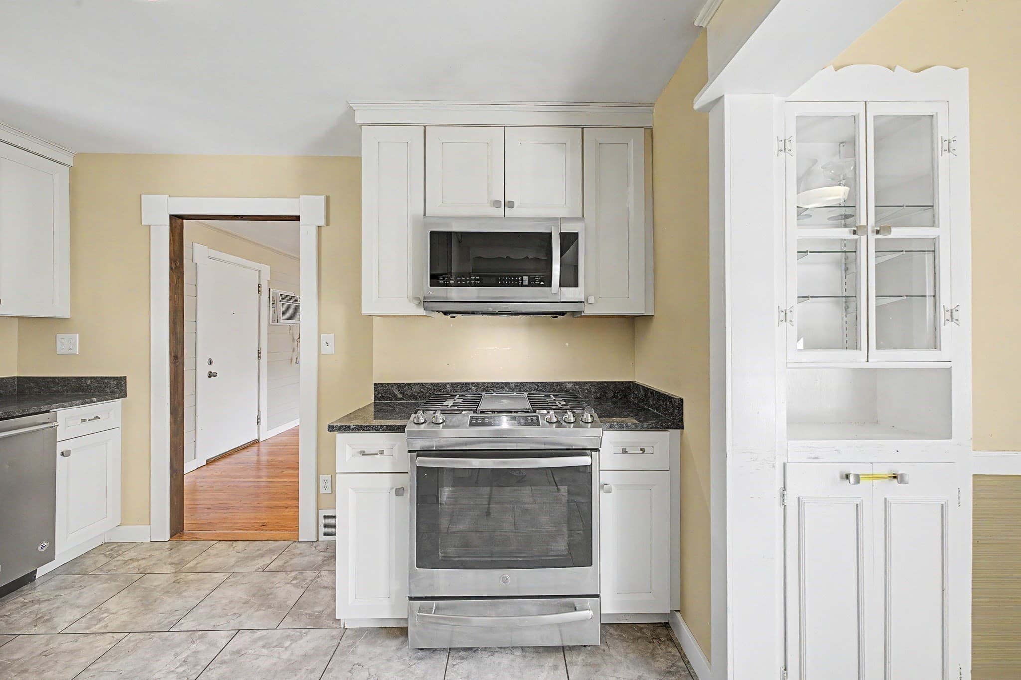 Single Family Residence at 1161 E Mountain Rd, Westfield MA 01085, Westfield, photo 9 of 28