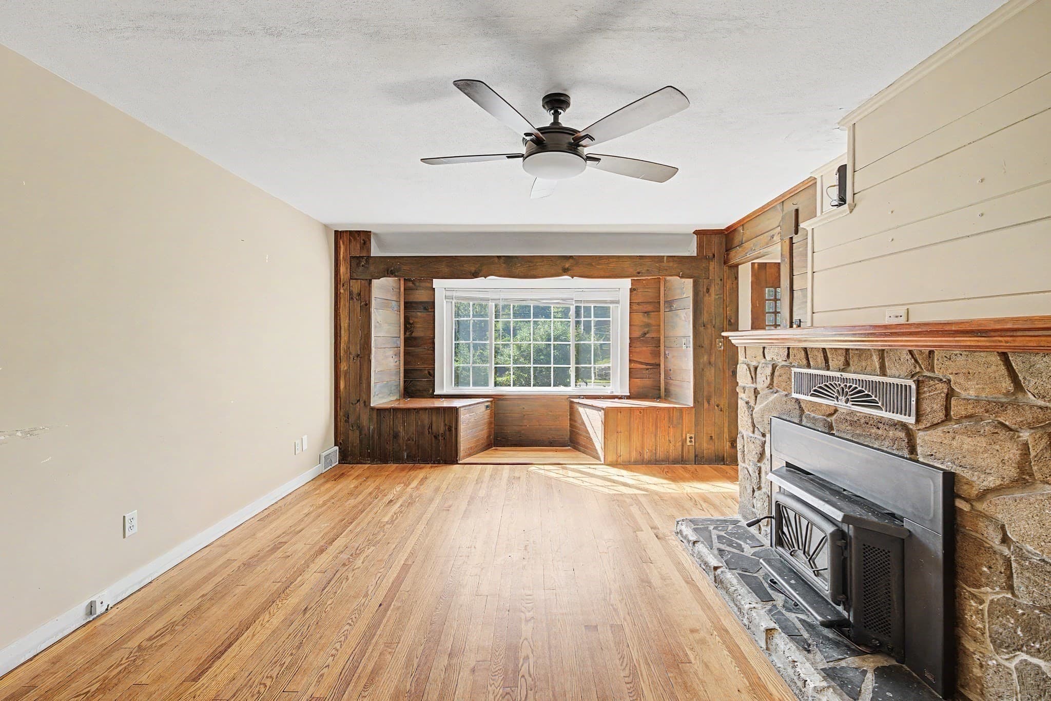 Single Family Residence at 1161 E Mountain Rd, Westfield MA 01085, Westfield, photo 10 of 28