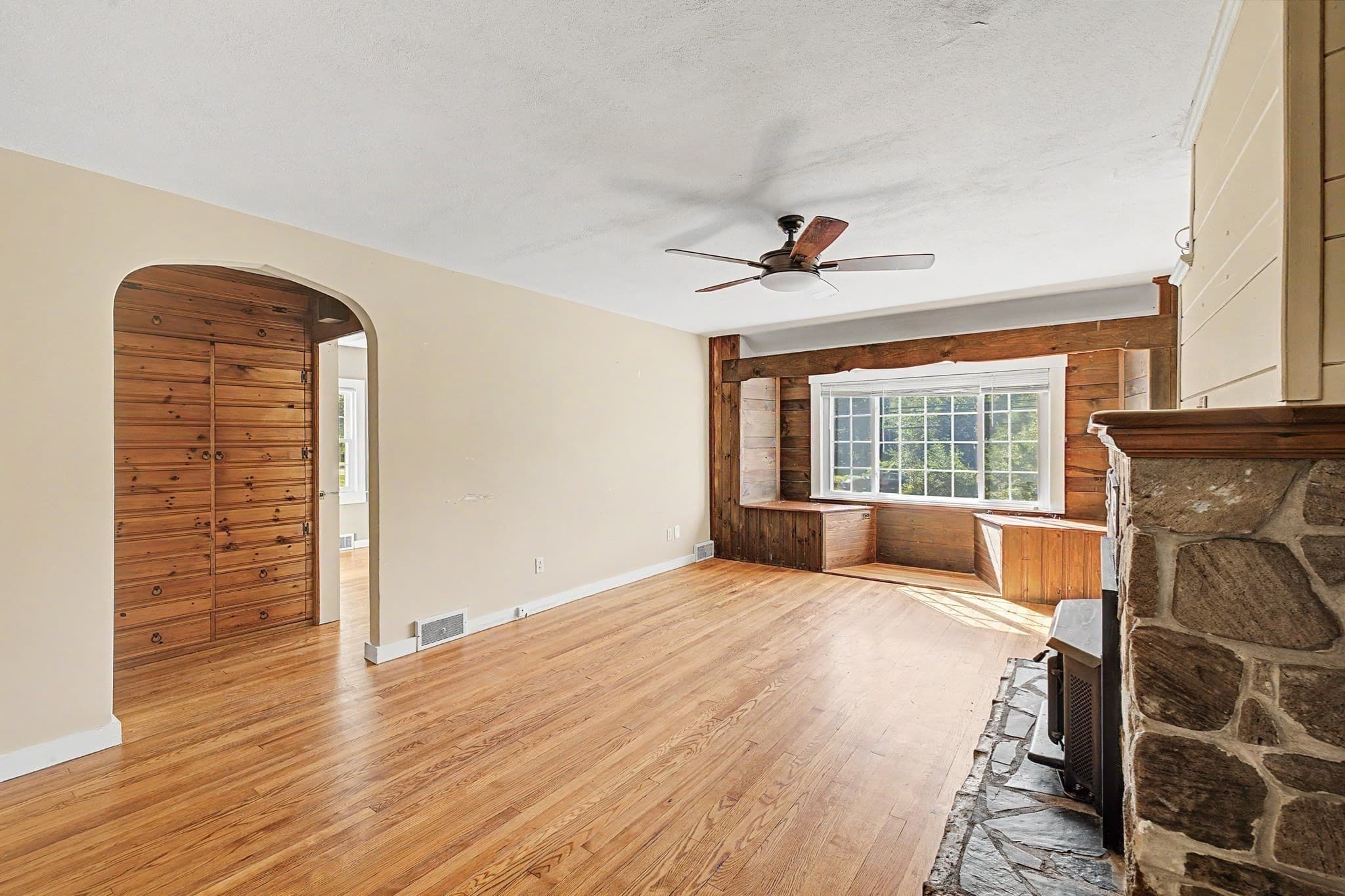 Single Family Residence at 1161 E Mountain Rd, Westfield MA 01085, Westfield, photo 11 of 28