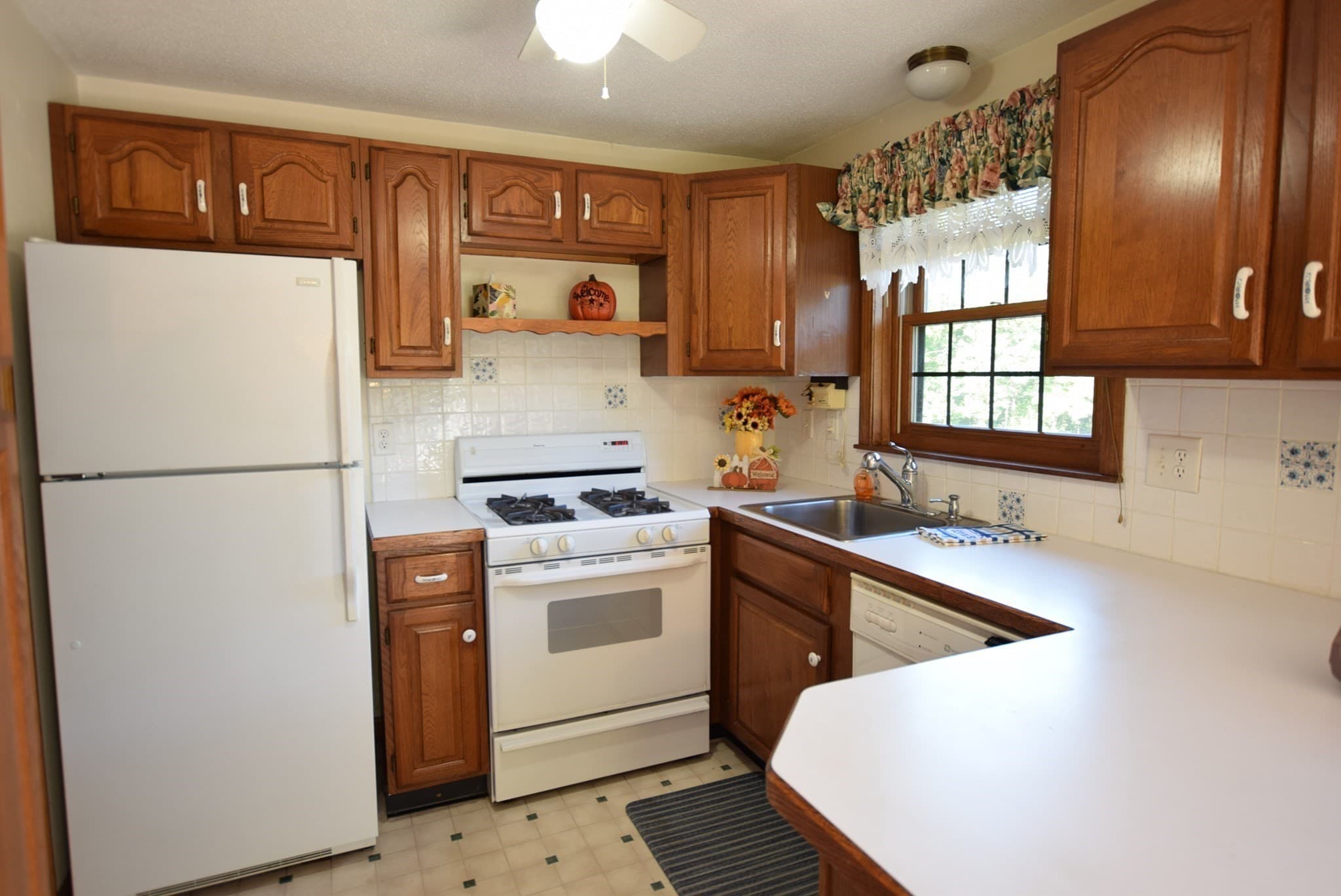 Condominium at C1 Scotty Hollow Dr # C1, Chelmsford MA 01863, Chelmsford, photo 2 of 23
