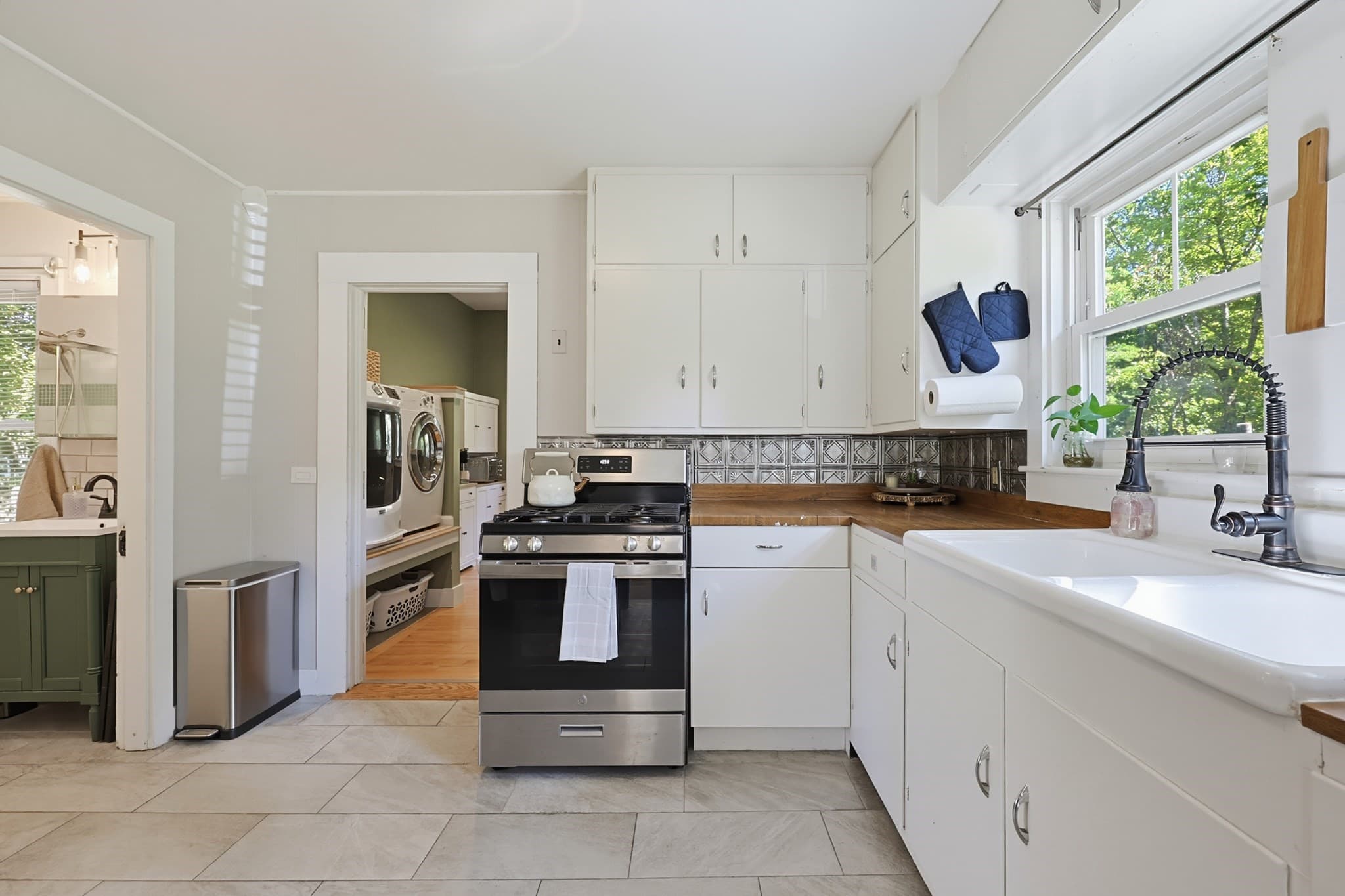 Single Family Residence at 300 Cocasset St, Foxboro MA 02035, Foxboro, photo 7 of 42