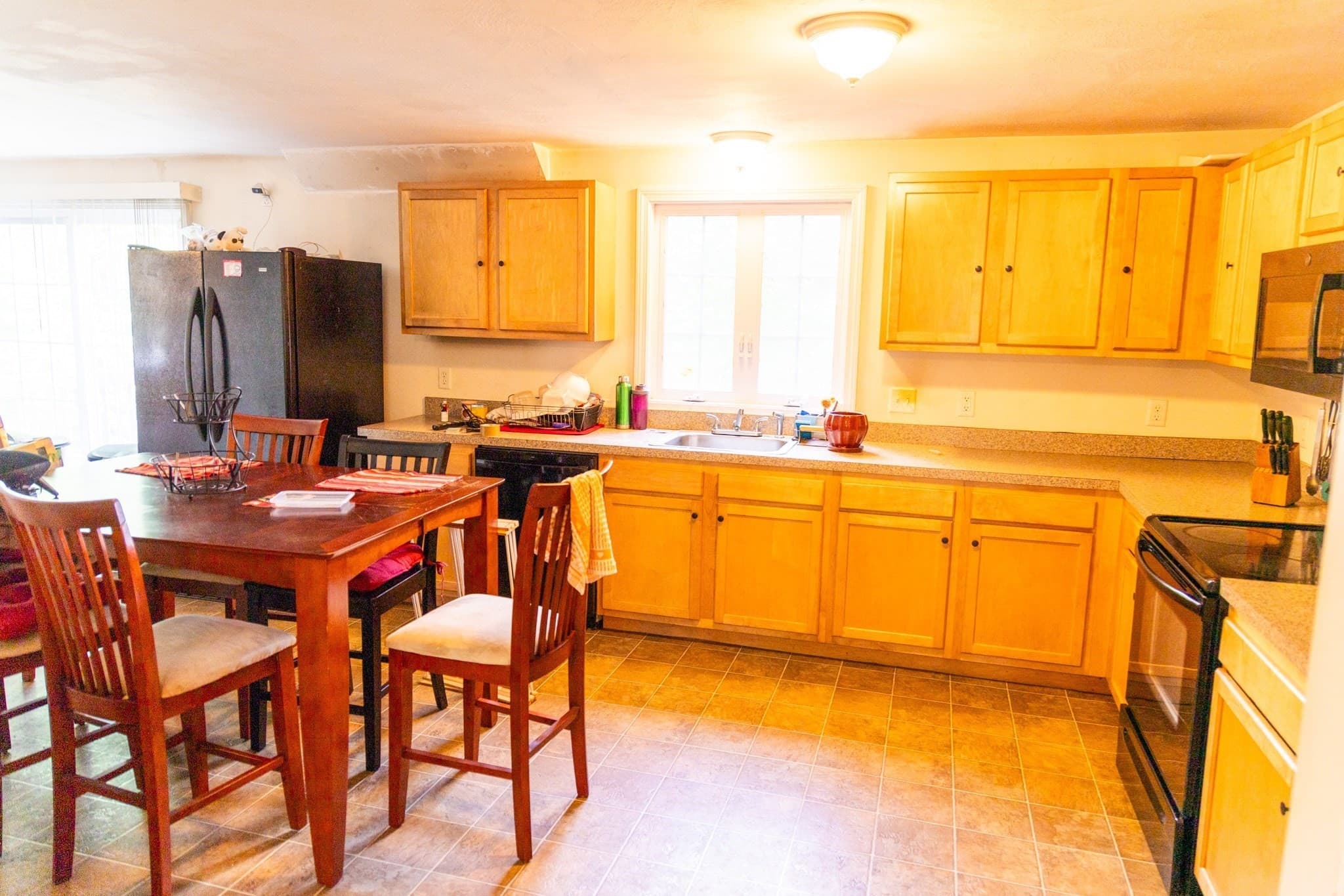 Single Family Residence at 10 Arch Place, Haverhill MA 01832, Haverhill, photo 2 of 3