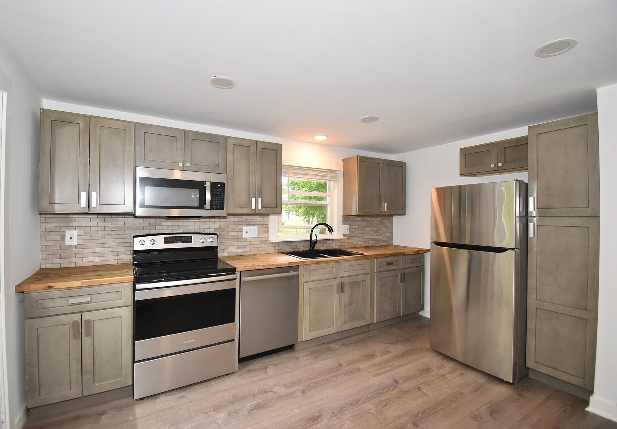 Single Family Residence at 22 Hunting Lane, Agawam MA 01001, Agawam, photo 13 of 35