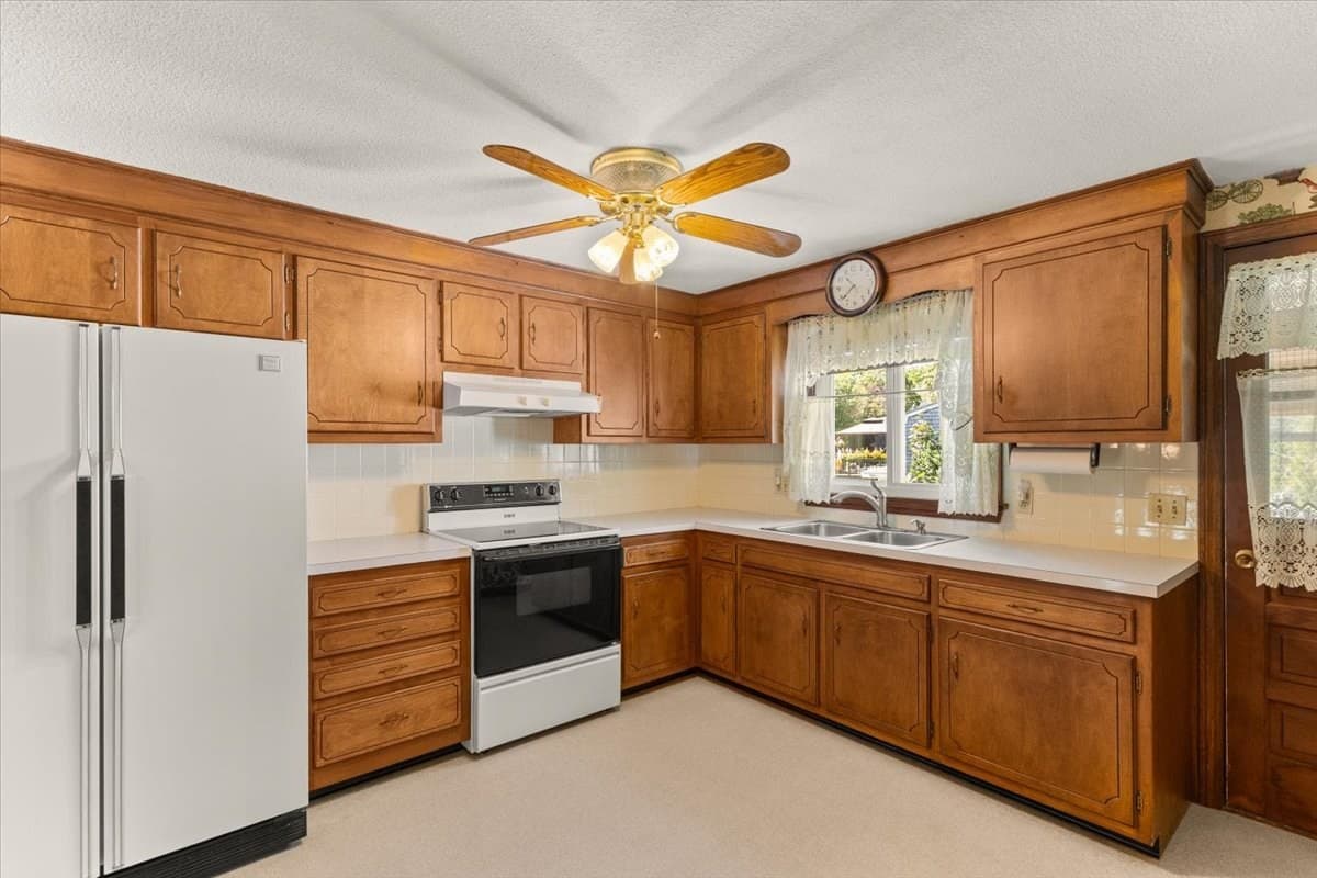 Single Family Residence at 18 Wildwood Ave, Taunton MA 02780, Taunton, photo 19 of 42