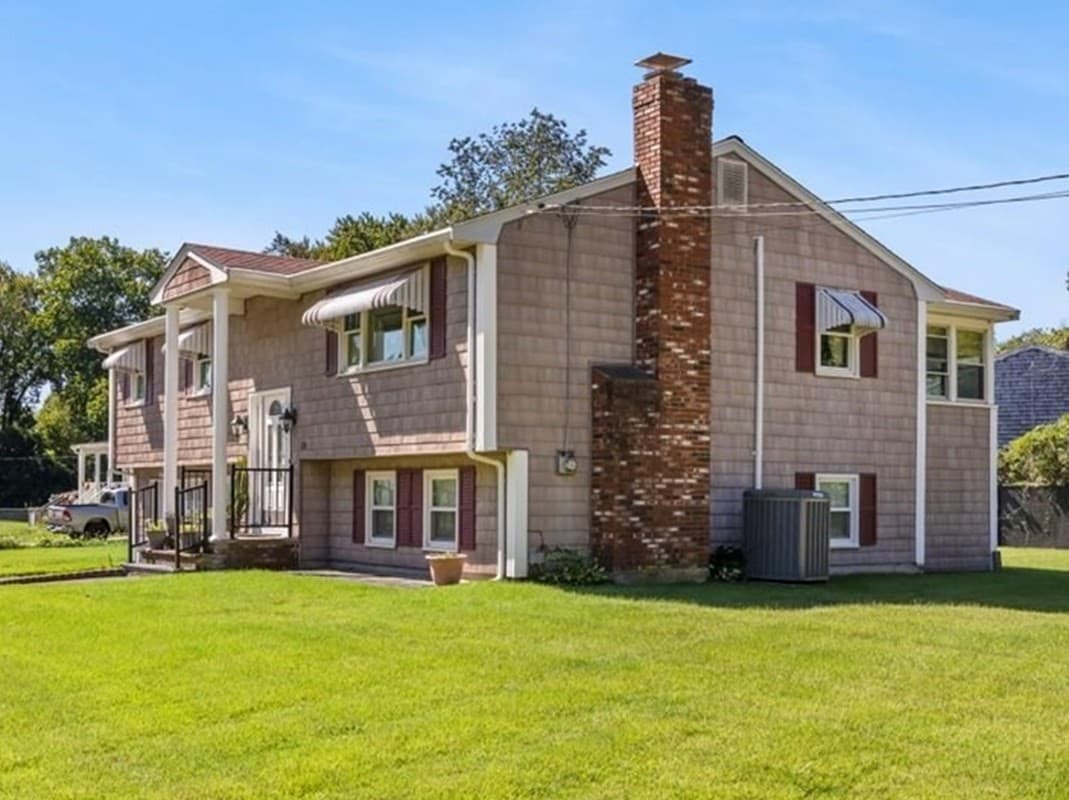 Single Family Residence at 18 Wildwood Ave, Taunton MA 02780, Taunton, photo 4 of 42