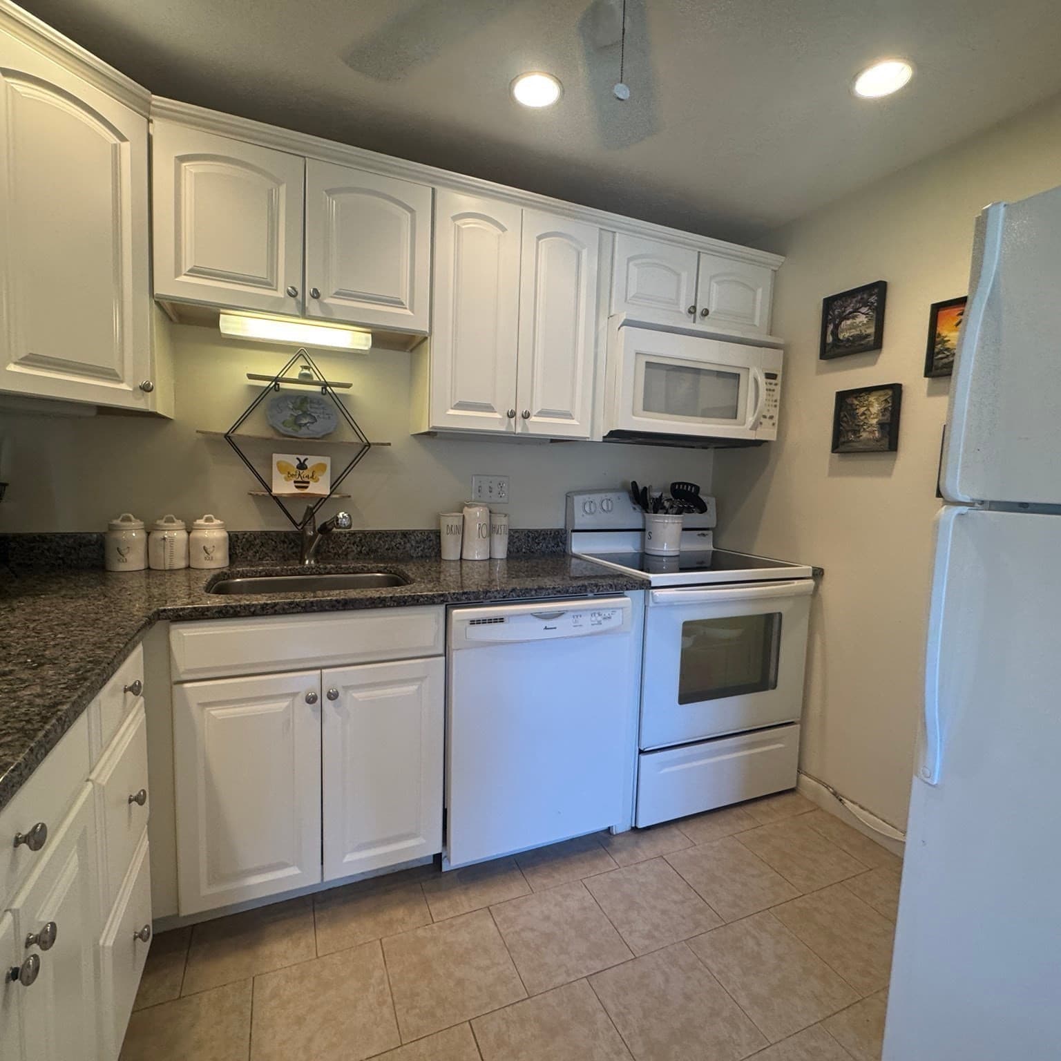 Condominium at 300 Park Terrace Dr. # 322, Stoneham MA 02180, Stoneham, photo 9 of 27