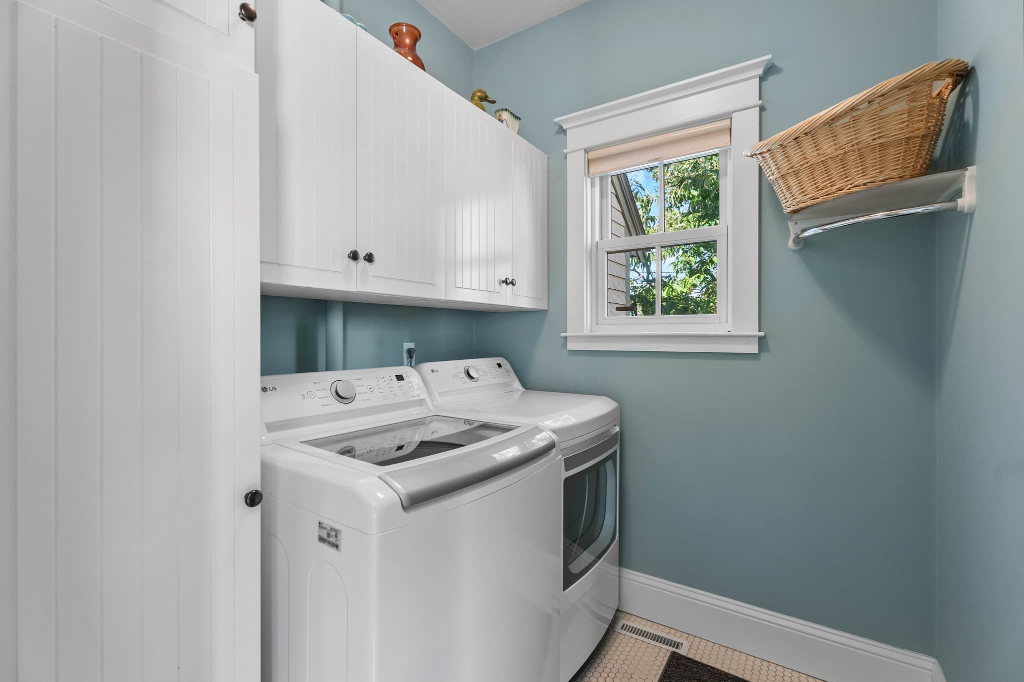 Single Family Residence at 557 Smith Neck Rd, Dartmouth MA 02748, Dartmouth, photo 12 of 32