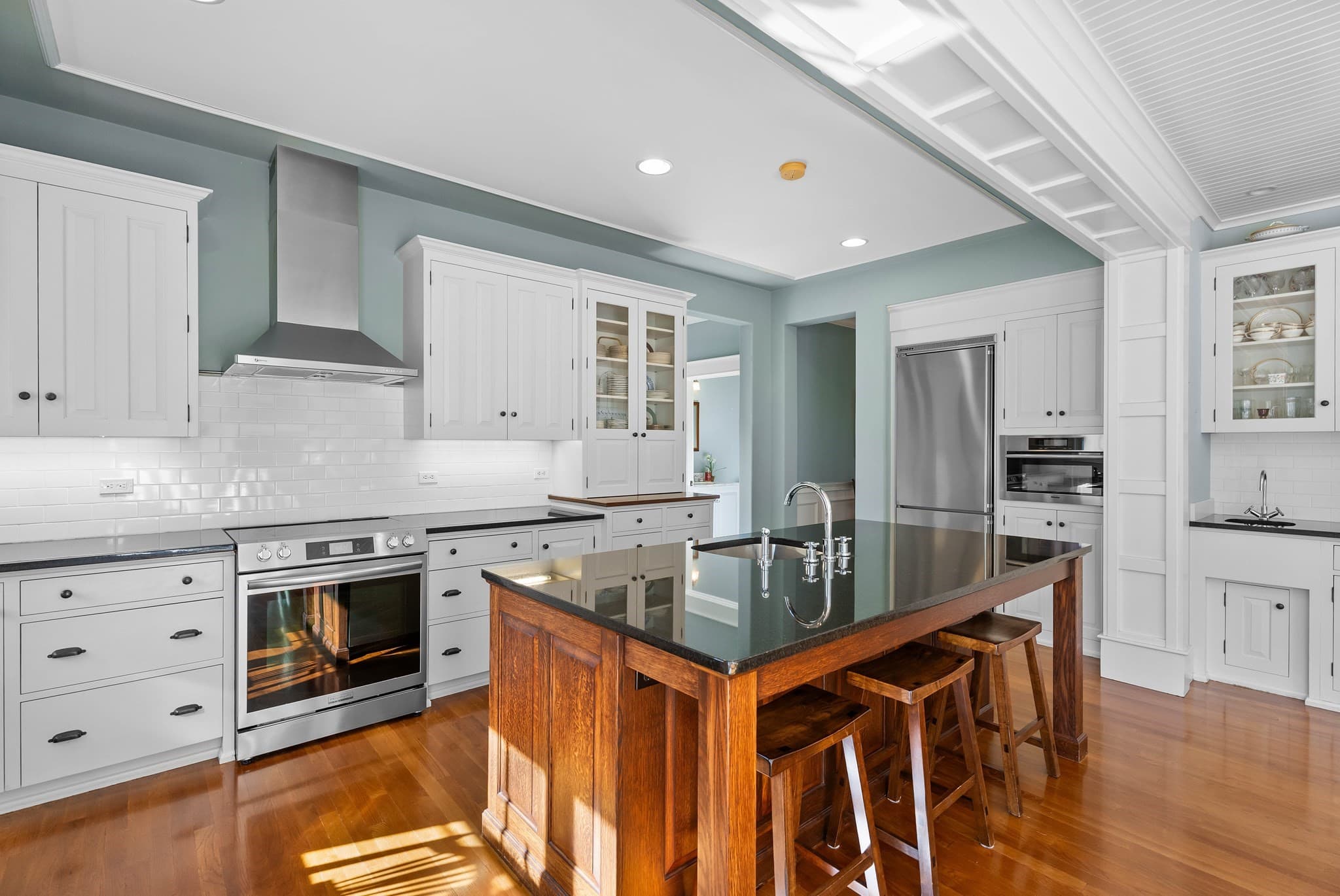 Single Family Residence at 557 Smith Neck Rd, Dartmouth MA 02748, Dartmouth, photo 8 of 32