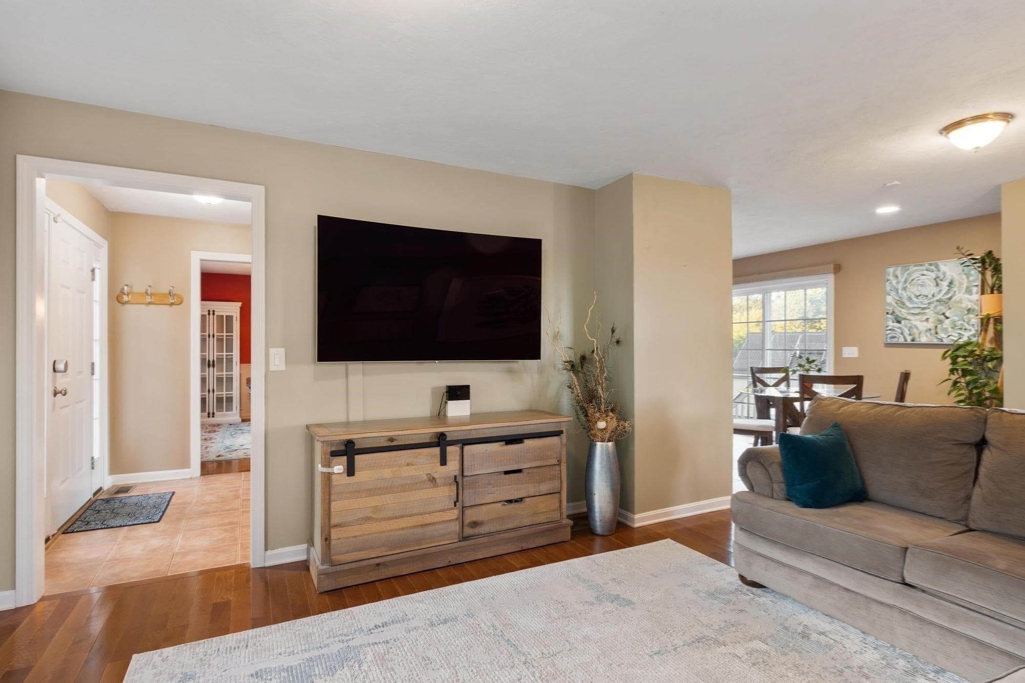 Single Family Residence at 4 Fatima Lane, Worcester MA 01606, Worcester, photo 10 of 42