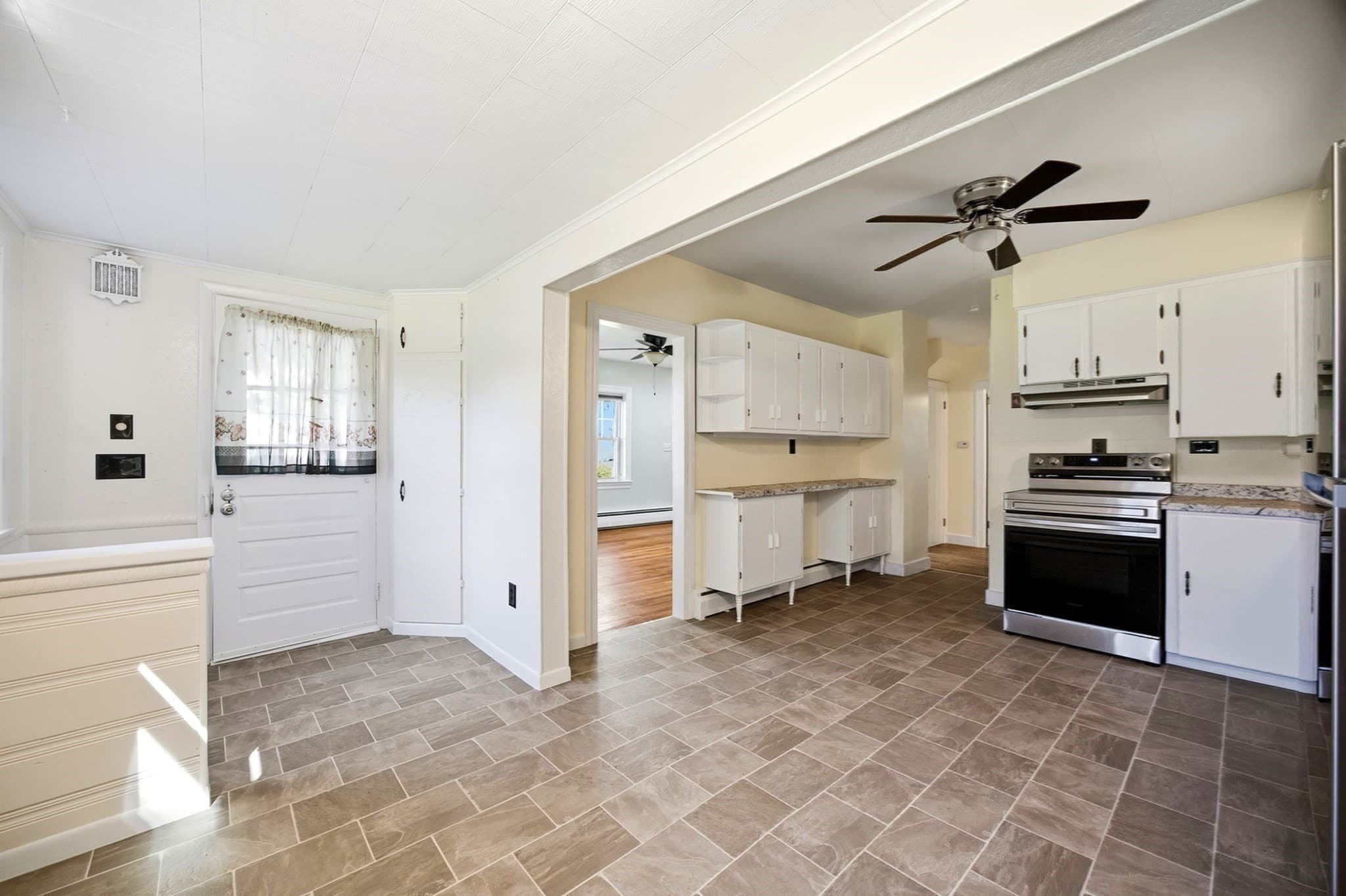 Single Family Residence at 114 Quaboag St, Warren MA 01083, Warren, photo 8 of 38