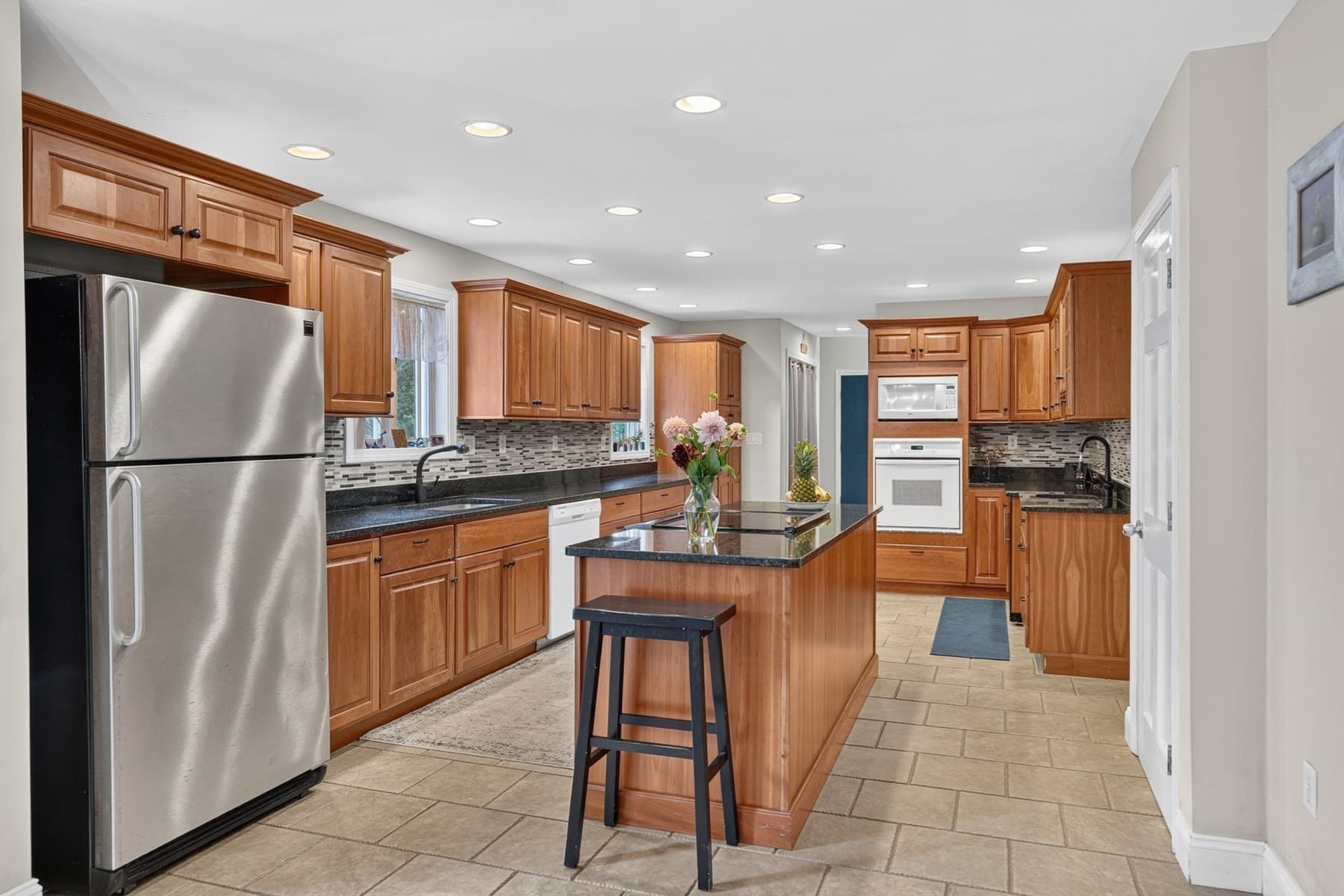 Single Family Residence at 68 Front Street, Oak Bluffs MA 02557, photo 7 of 36