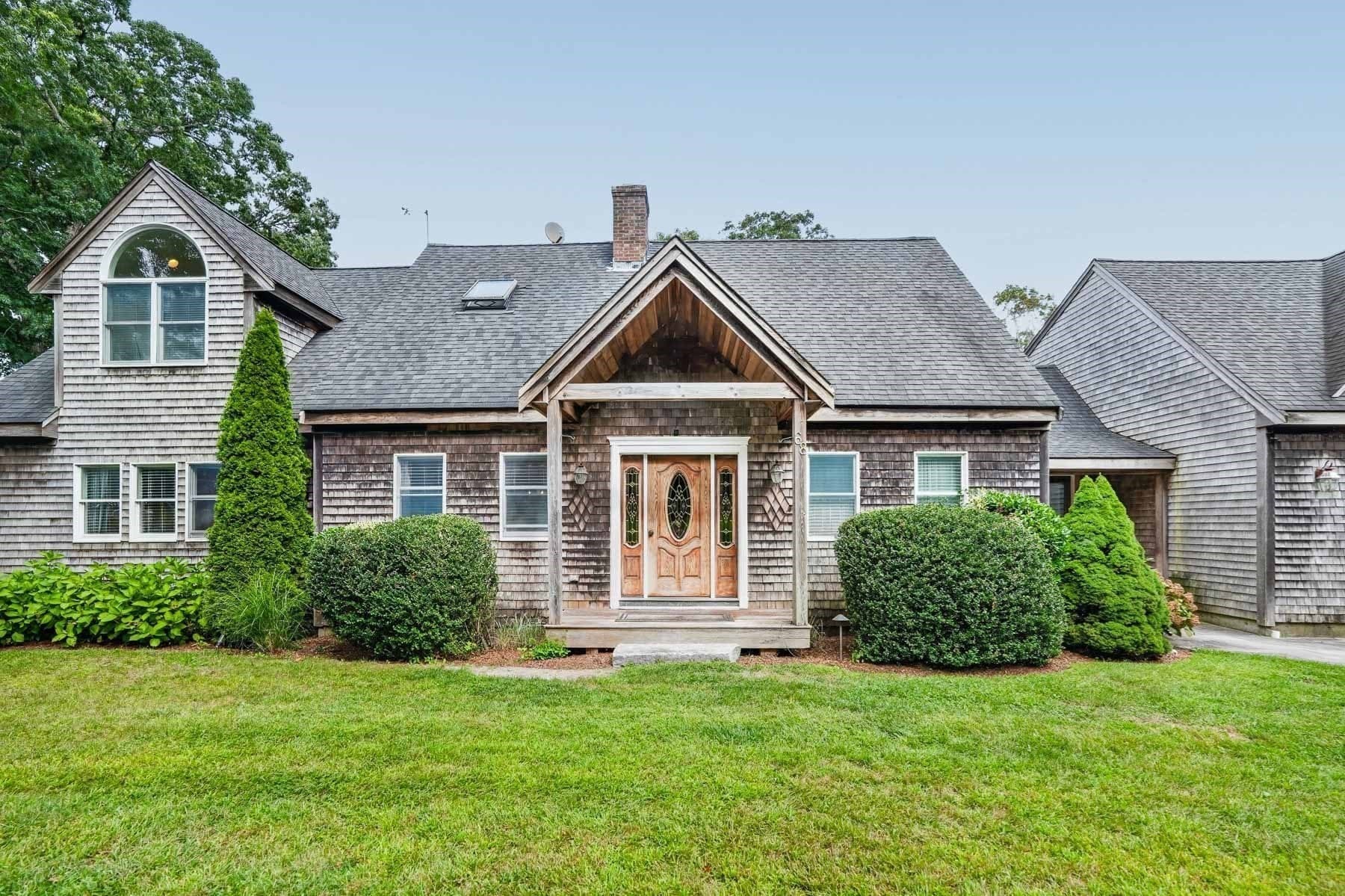 Single Family Residence at 68 Front Street, Oak Bluffs MA 02557, photo 5 of 36