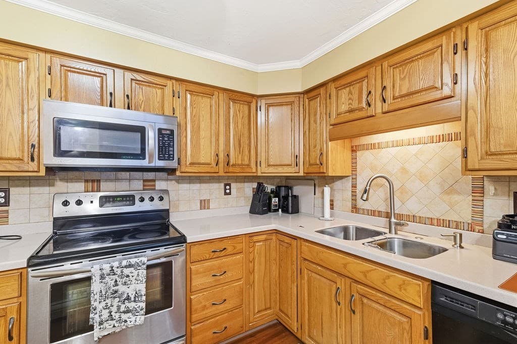 Condominium at 610 South Franklin Street # B204, Holbrook MA 02343, Holbrook, photo 12 of 24