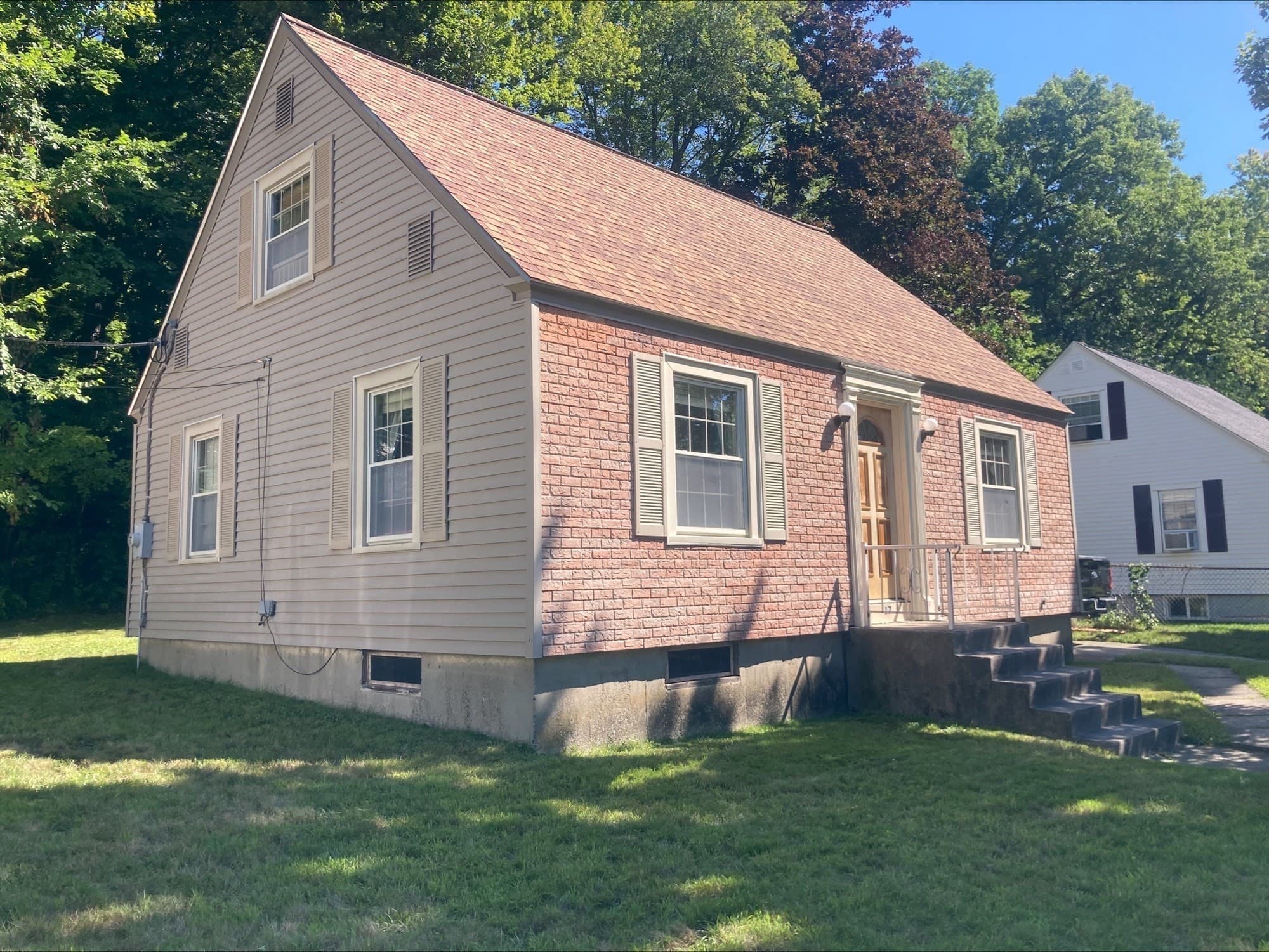 Single Family Residence at 17 Clive St, Worcester MA 01603, Worcester, photo 2 of 30