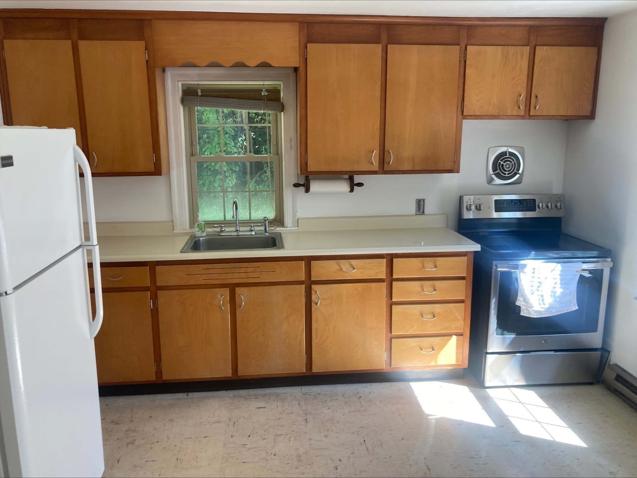 Single Family Residence at 17 Clive St, Worcester MA 01603, Worcester, photo 10 of 30