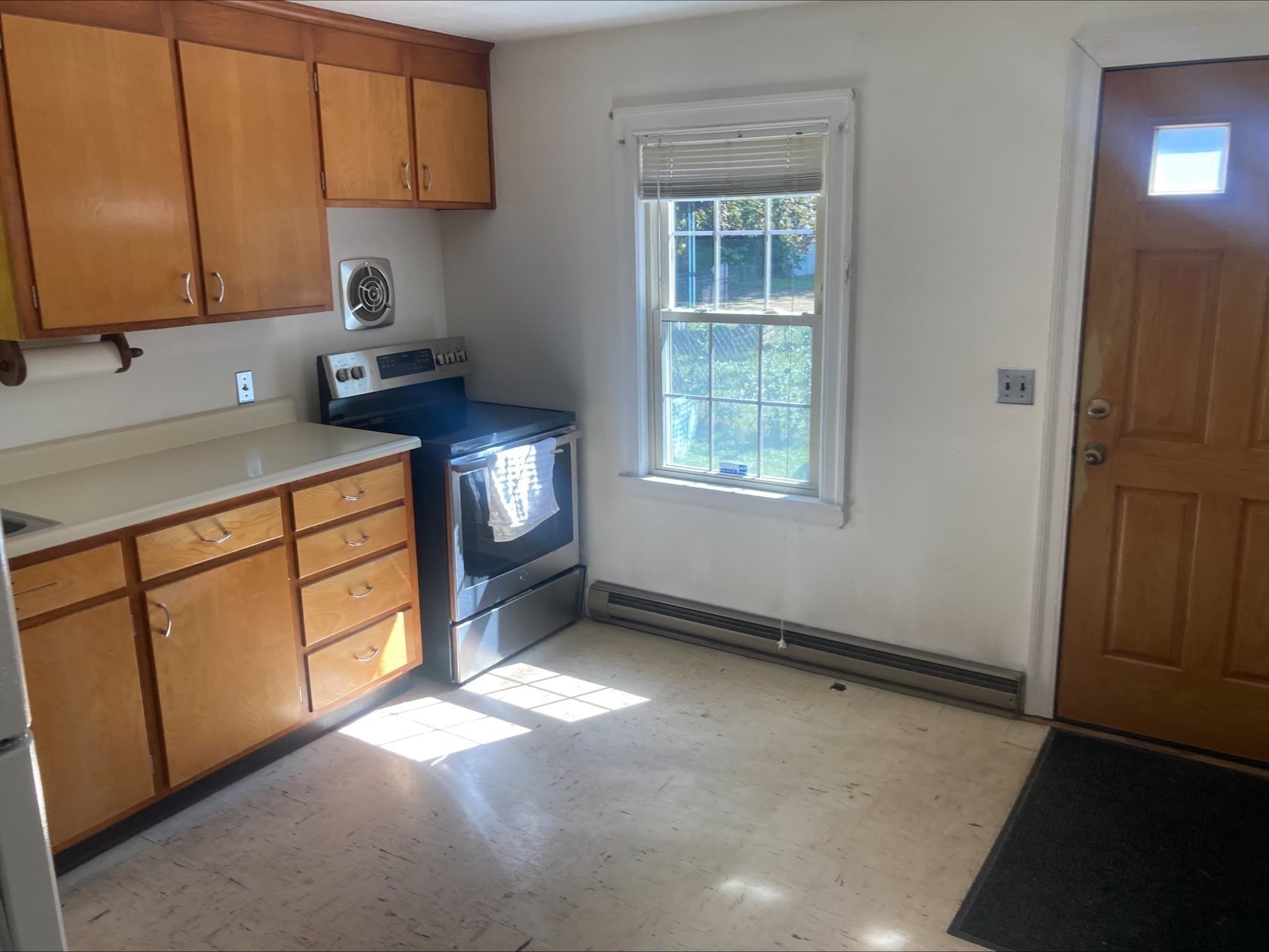 Single Family Residence at 17 Clive St, Worcester MA 01603, Worcester, photo 11 of 30