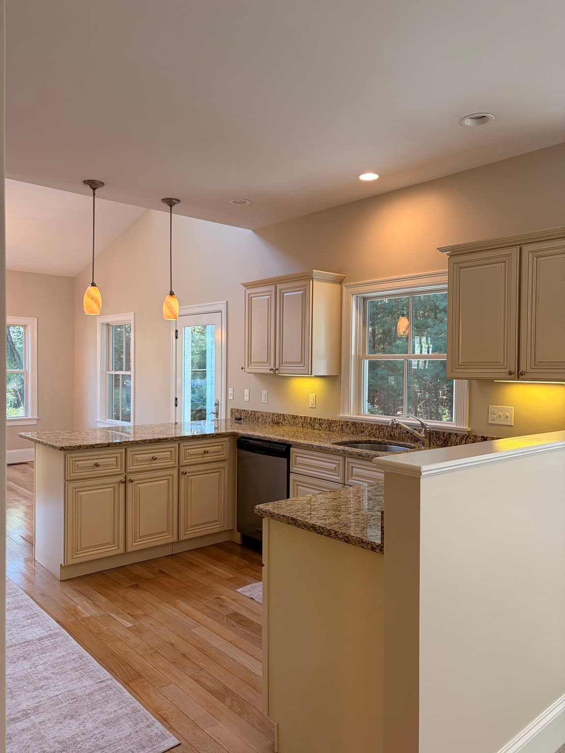 Condominium at 38 Hathaway Pond Cir # 38, Rochester MA 02770, Rochester, photo 8 of 32