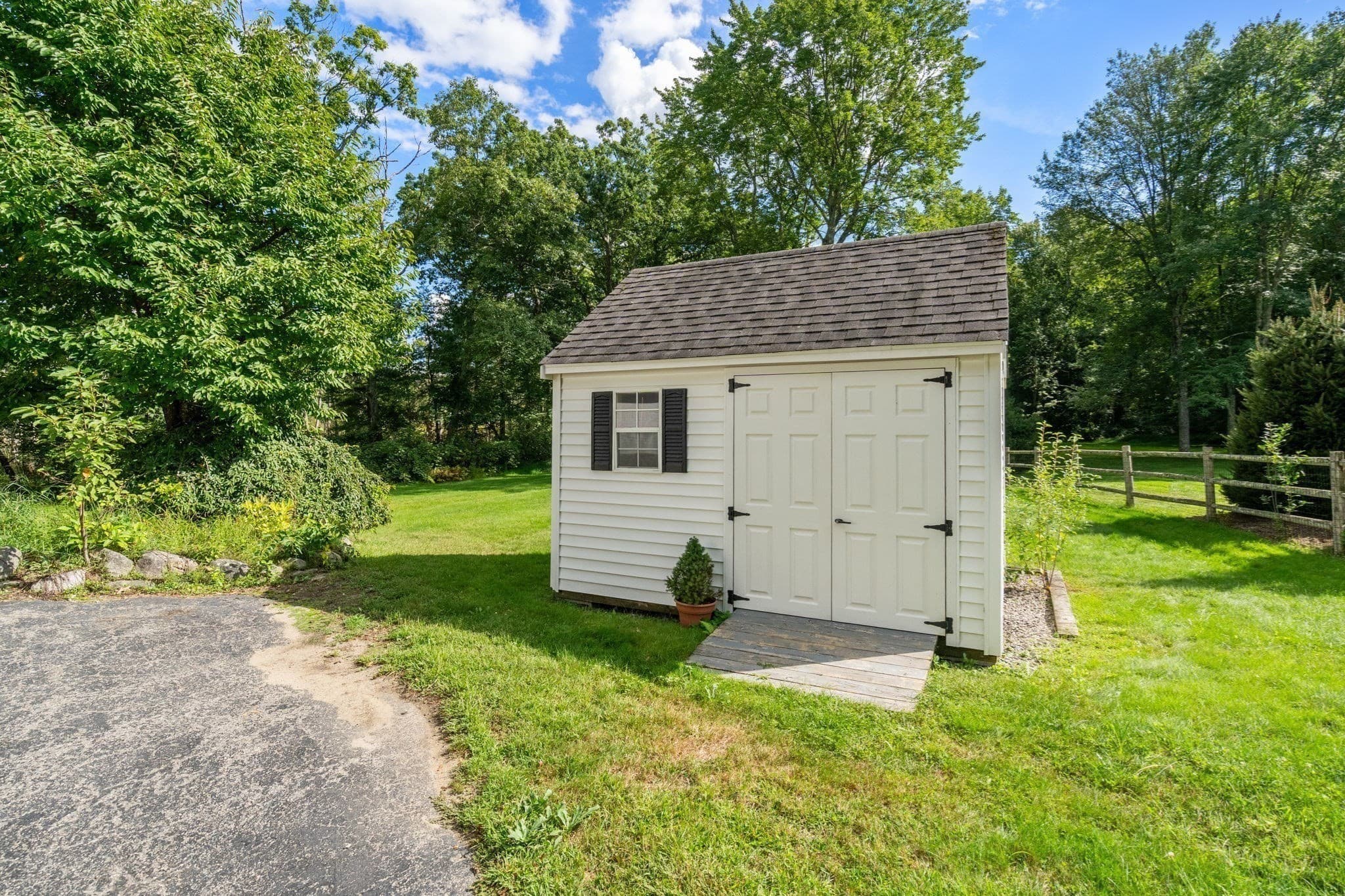 Single Family Residence at 10 Circle Dr, Dover MA 02030, Dover, photo 33 of 39