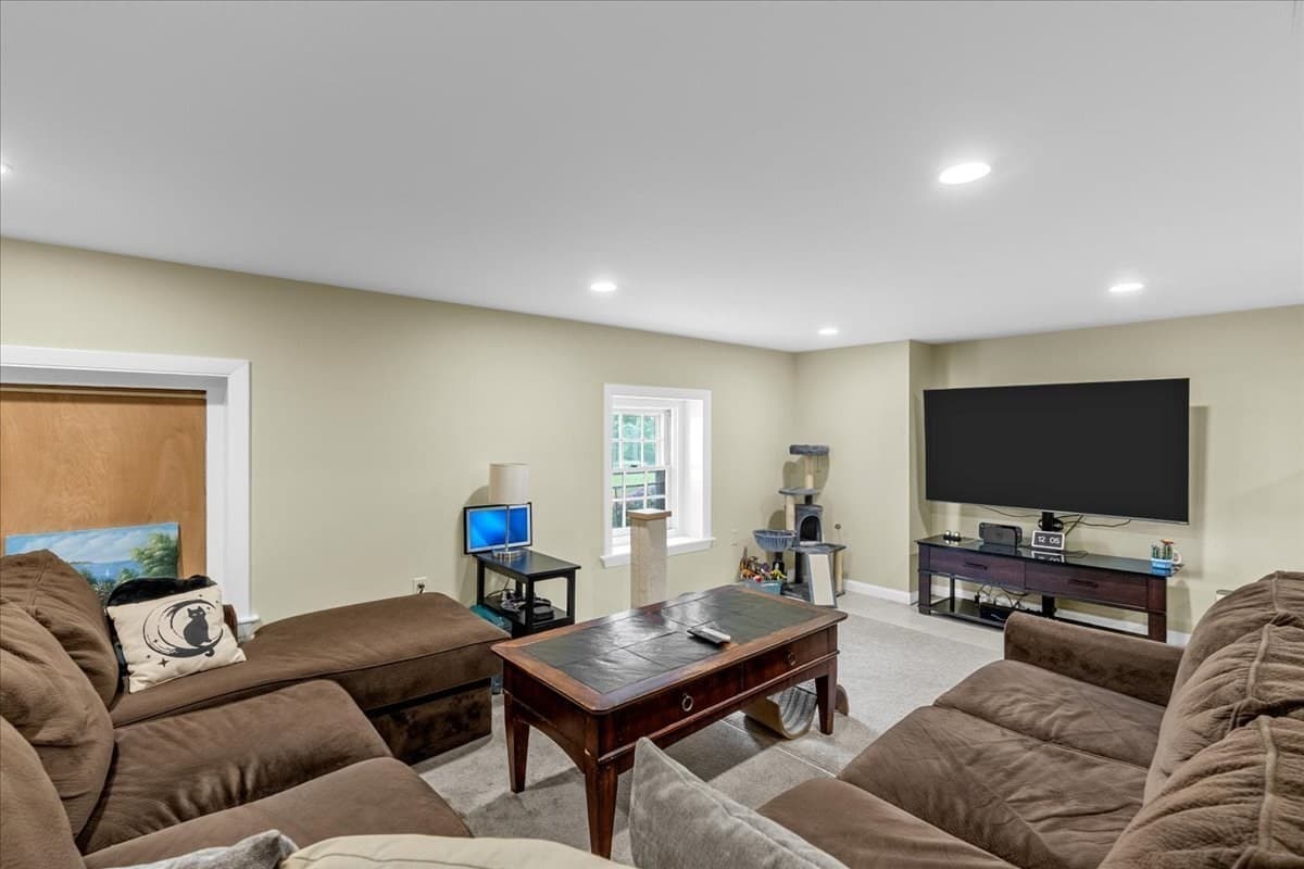 Single Family Residence at 121 Twin Fawn Dr, Hanover MA 02339, Hanover, photo 27 of 42