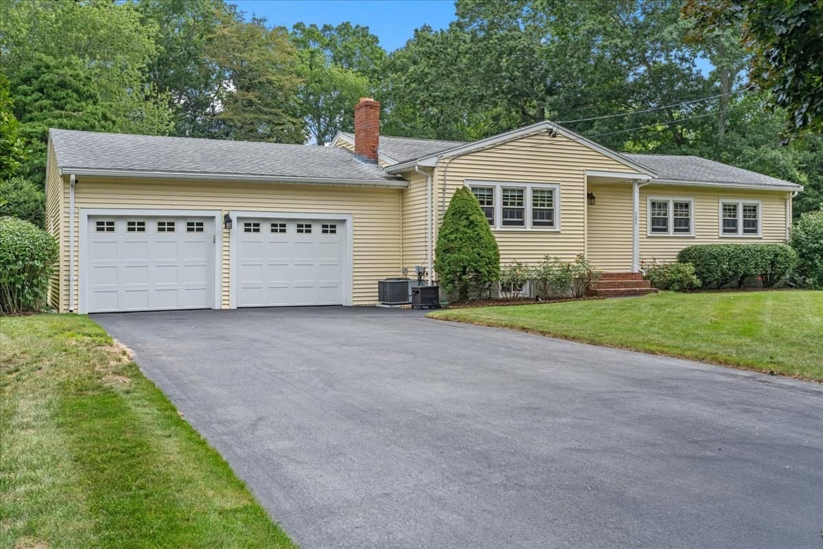 Single Family Residence at 121 Twin Fawn Dr, Hanover MA 02339, Hanover, photo 2 of 42