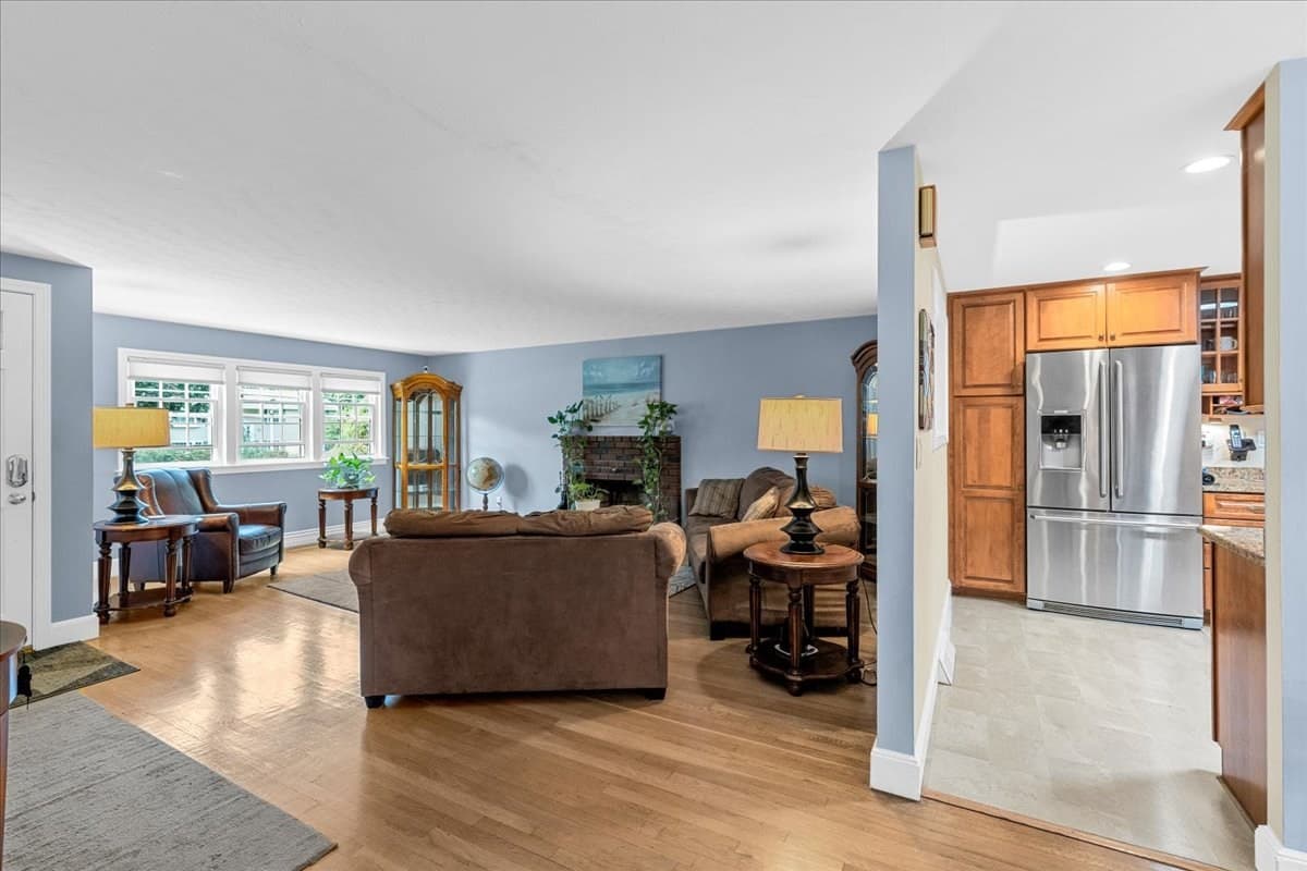 Single Family Residence at 121 Twin Fawn Dr, Hanover MA 02339, Hanover, photo 7 of 42