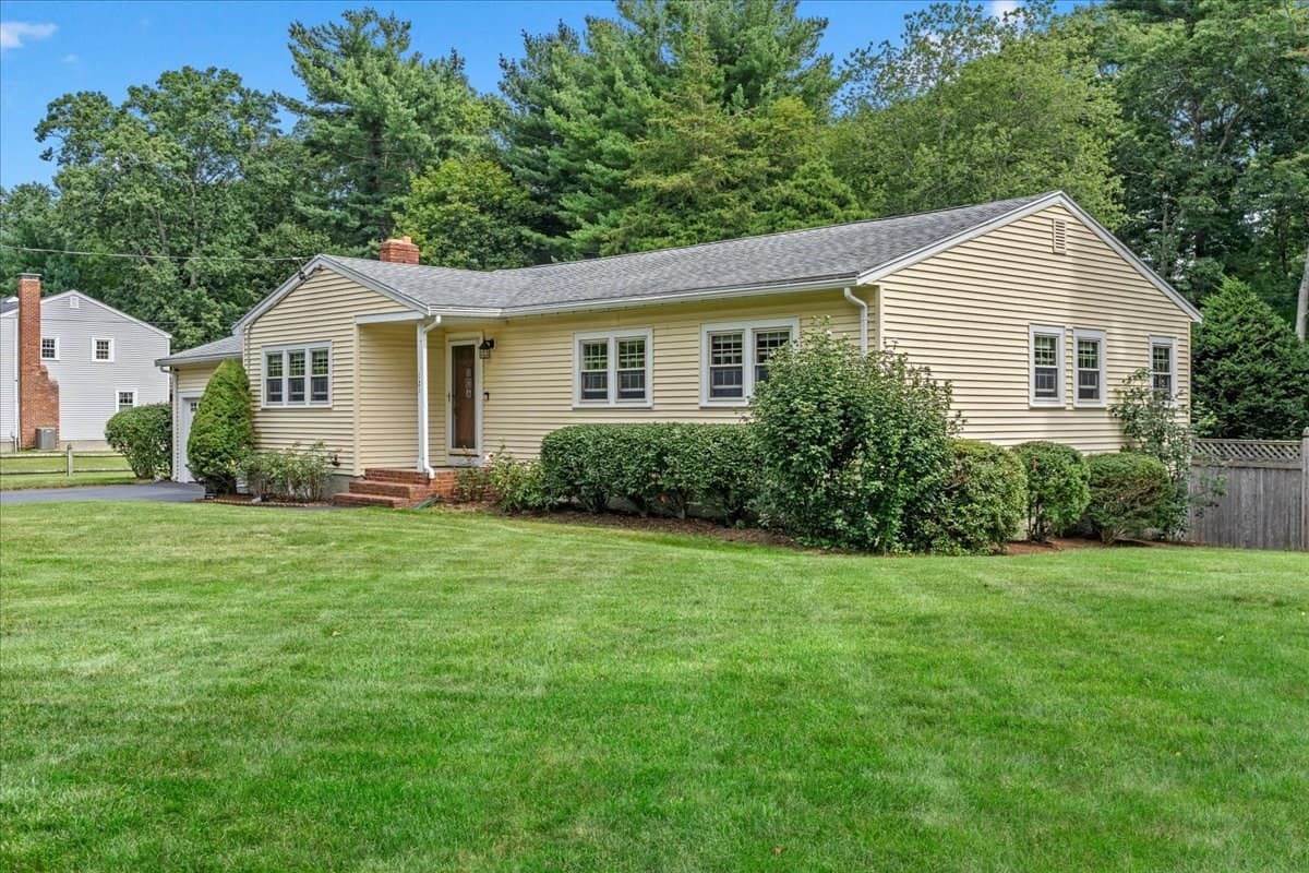 Single Family Residence at 121 Twin Fawn Dr, Hanover MA 02339, Hanover, photo 3 of 42
