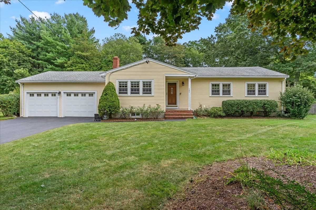 121 Twin Fawn Dr, Hanover MA 02339