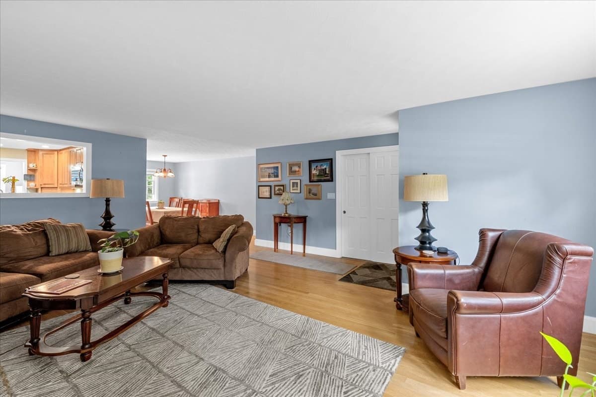 Single Family Residence at 121 Twin Fawn Dr, Hanover MA 02339, Hanover, photo 5 of 42