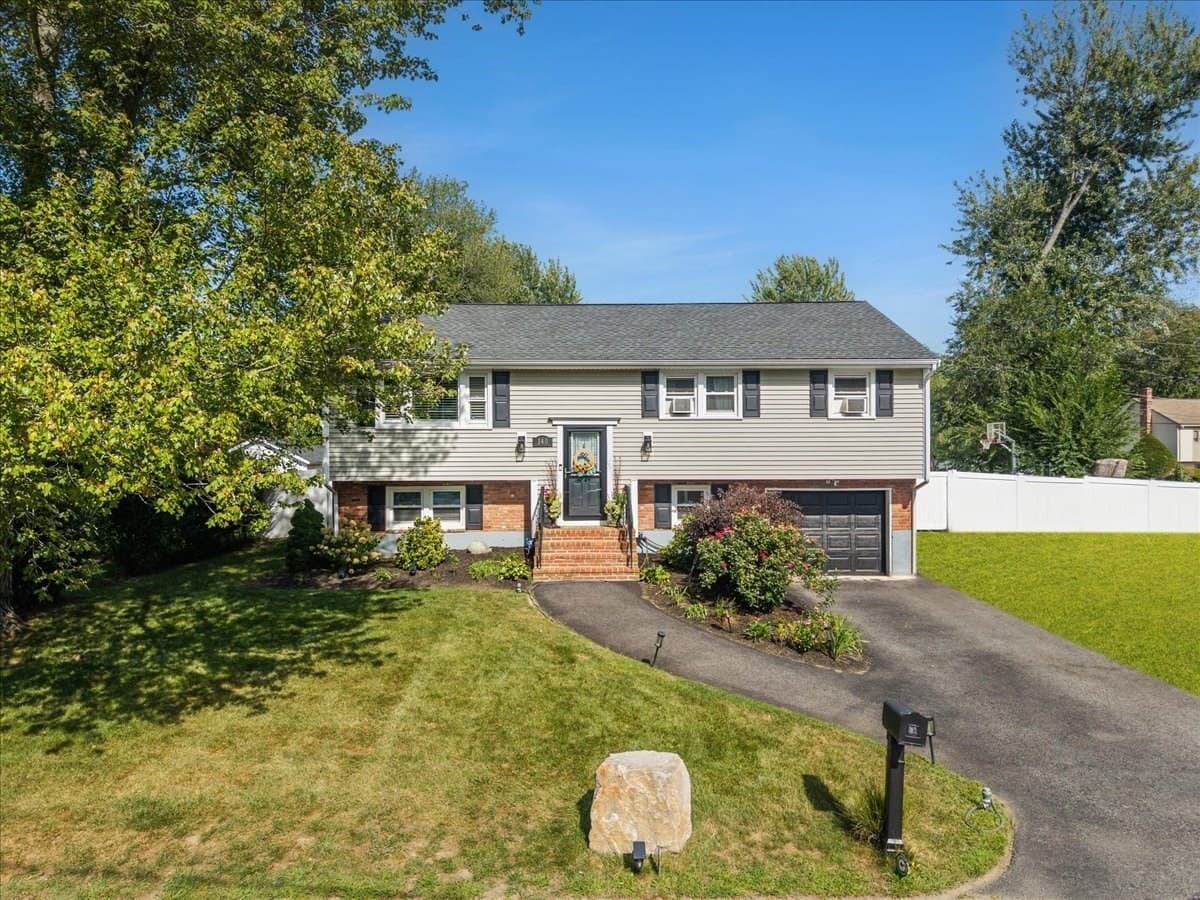 140 Tosca Dr, Brockton MA 02301