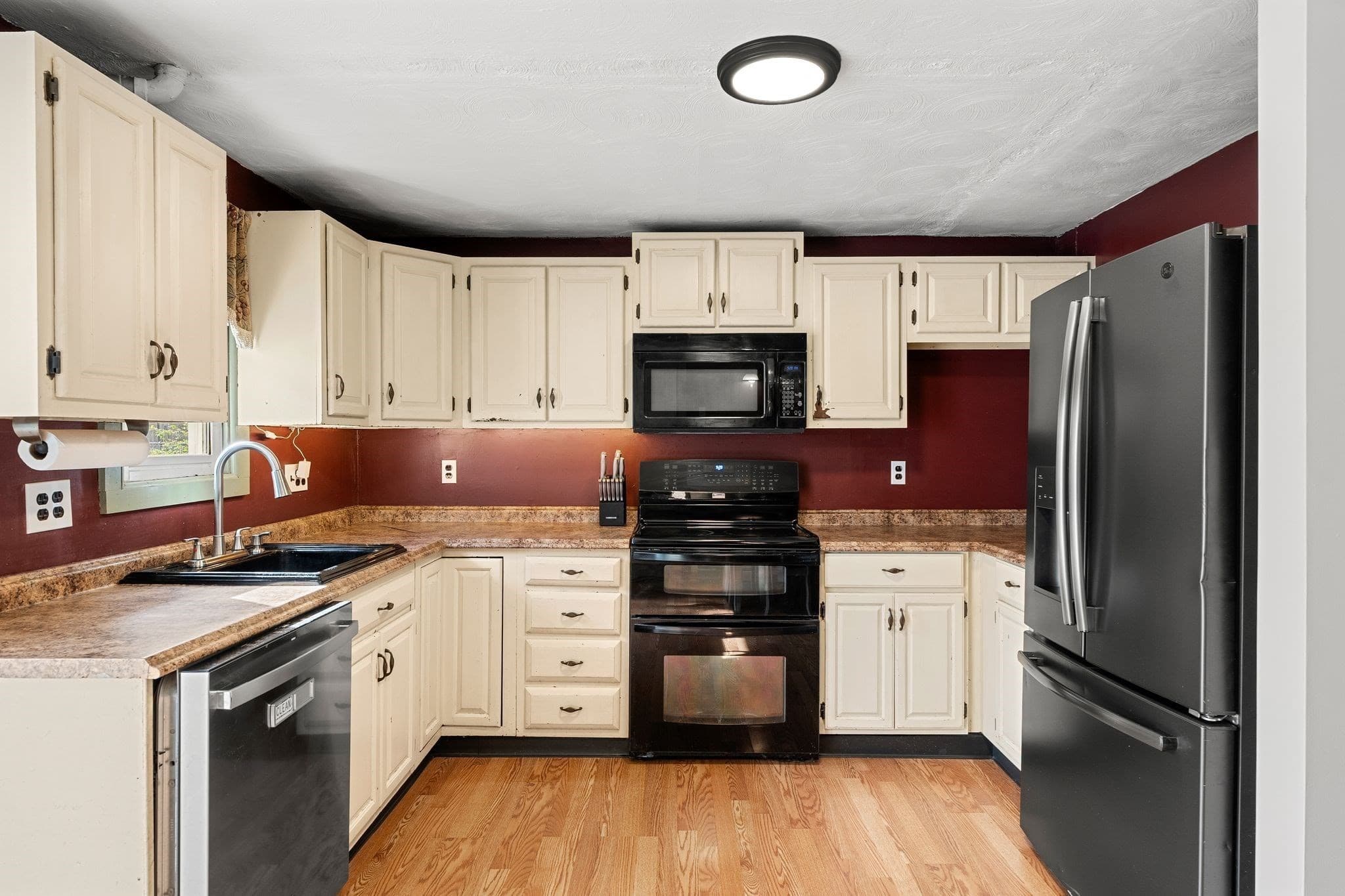 Single Family Residence at 131 Elsie Rd, Brockton MA 02032, Brockton, photo 9 of 31