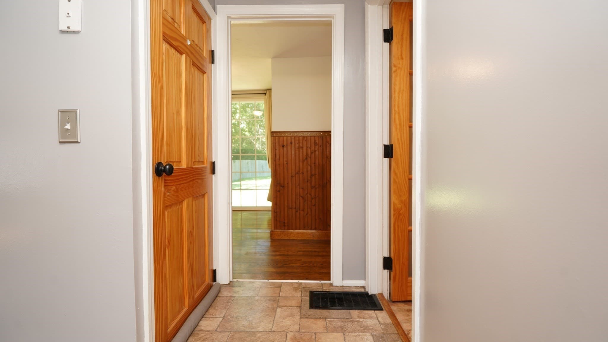 Single Family Residence at 4 Phillips St, Attleboro MA 02703, Attleboro, photo 13 of 42