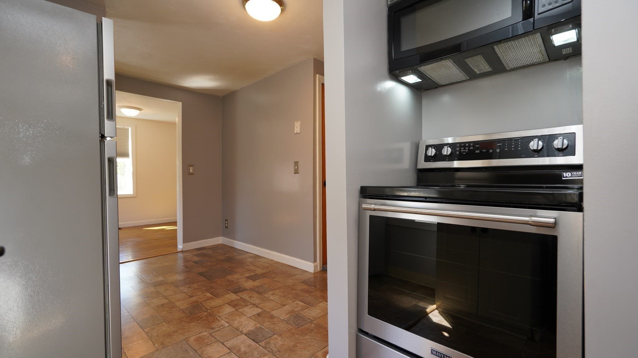 Single Family Residence at 4 Phillips St, Attleboro MA 02703, Attleboro, photo 8 of 42