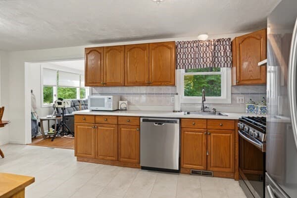 Single Family Residence at 5 William Rd, Billerica MA 01821, Billerica, photo 13 of 39
