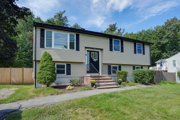 5 William Rd, Billerica MA 01821