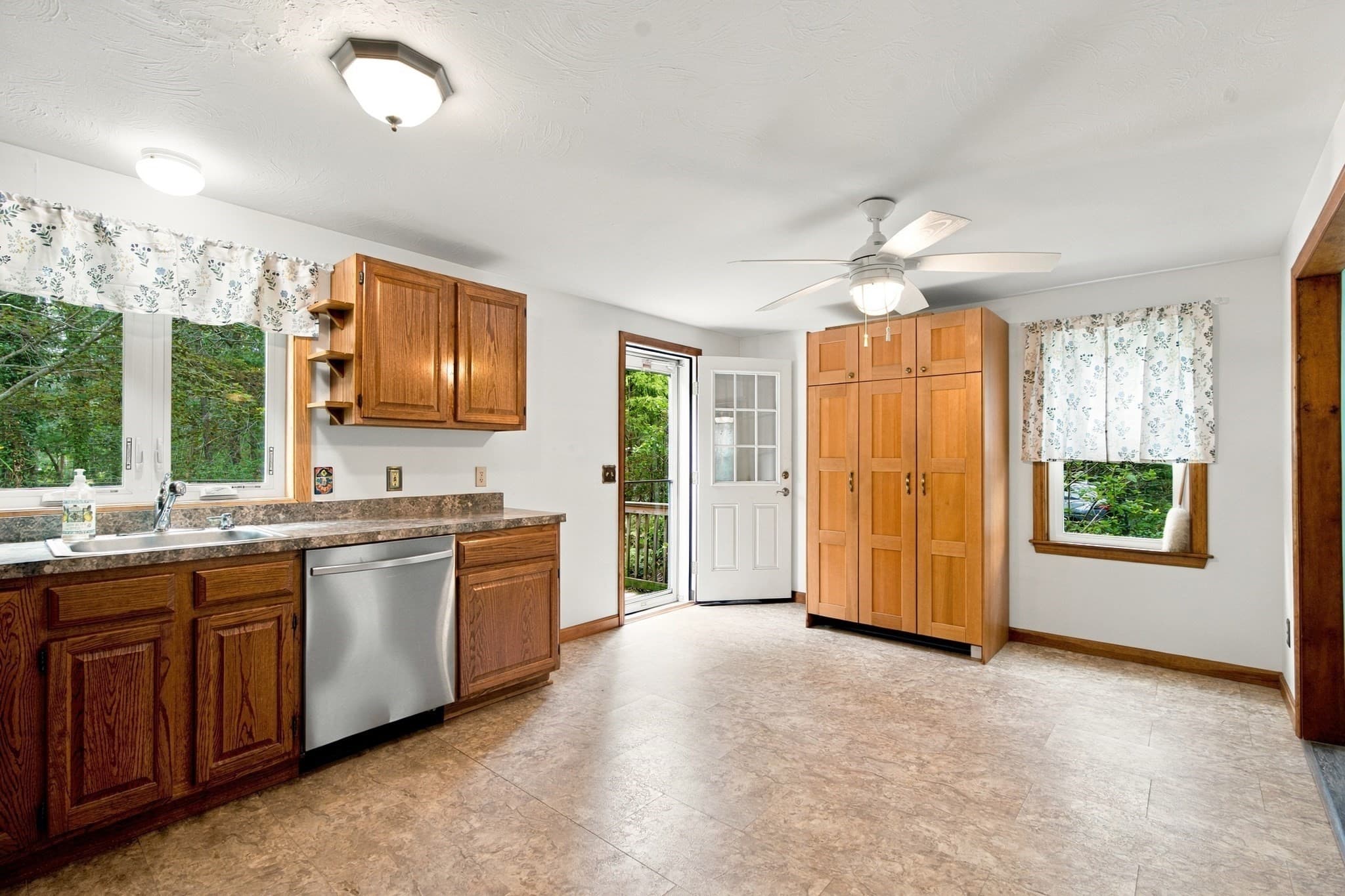 Single Family Residence at 16 Gunters Ln, Mashpee MA 02649, Mashpee, photo 11 of 34