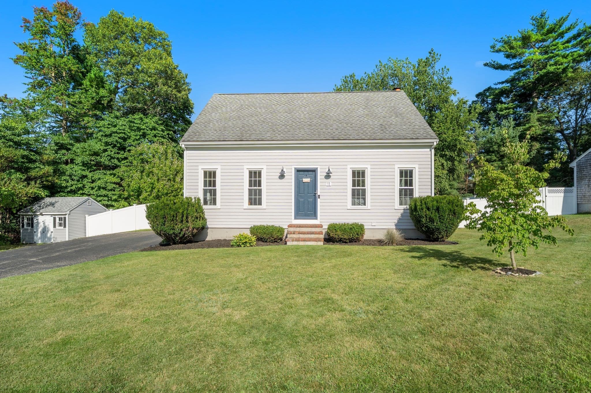 Single Family Residence at 11 Daniel Teague Dr, Rockland MA 02370, Rockland, photo 2 of 37