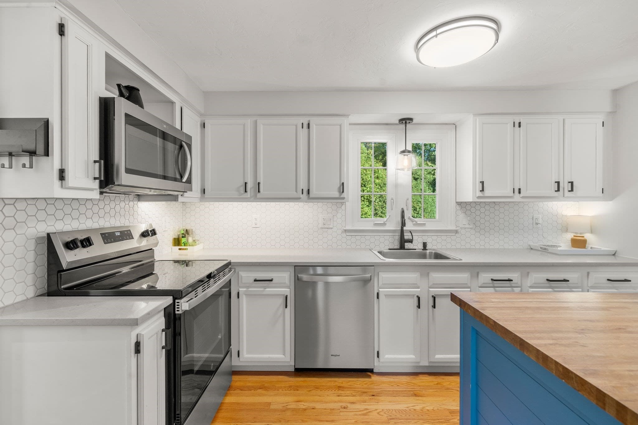 Single Family Residence at 11 Daniel Teague Dr, Rockland MA 02370, Rockland, photo 17 of 37