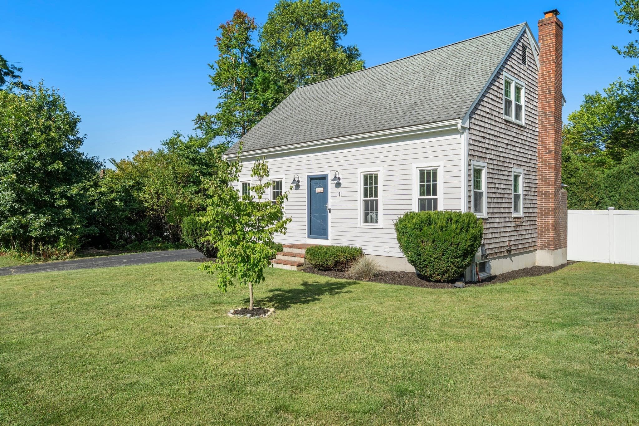 Single Family Residence at 11 Daniel Teague Dr, Rockland MA 02370, Rockland, photo 3 of 37