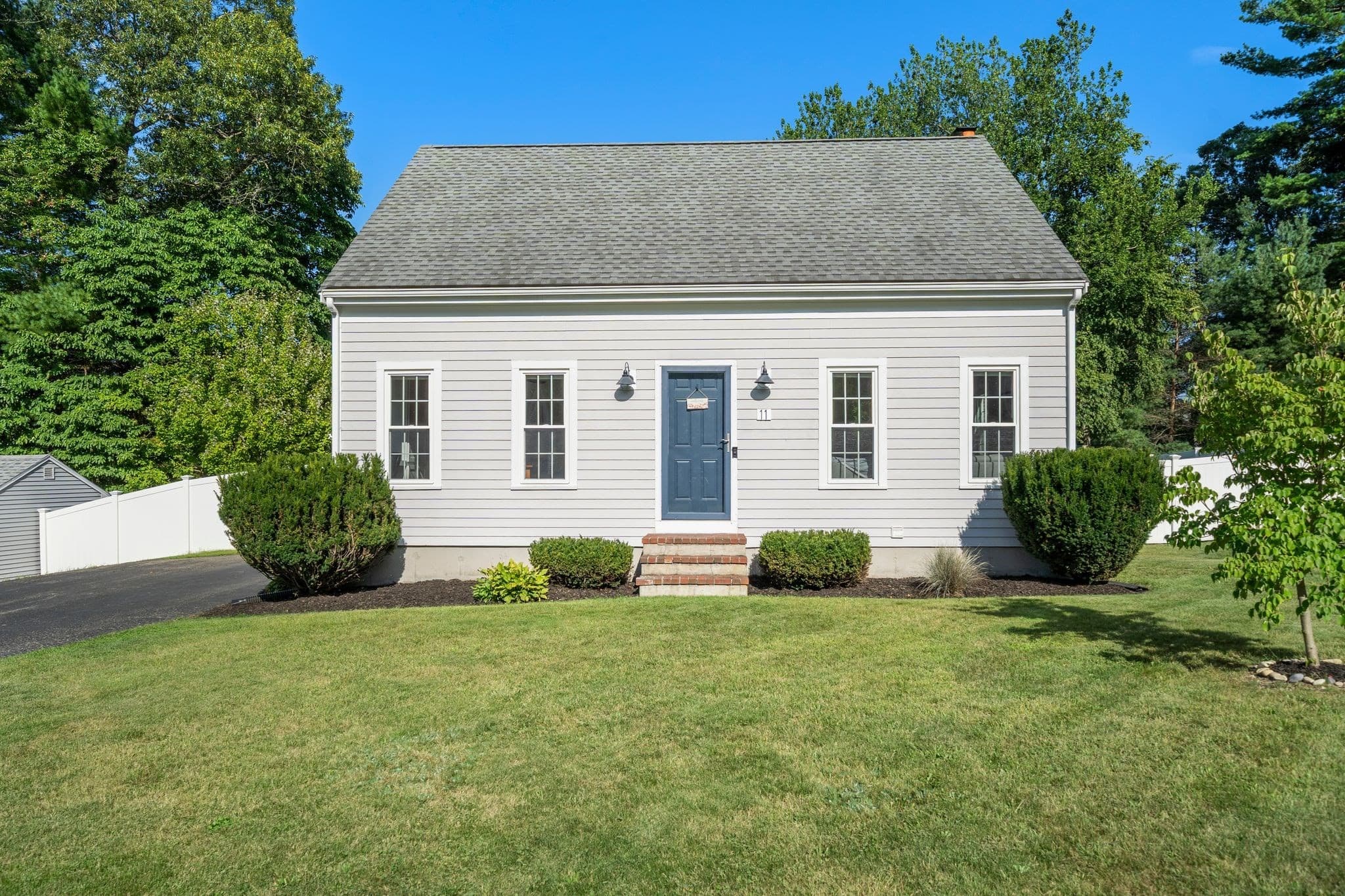 11 Daniel Teague Dr, Rockland MA 02370