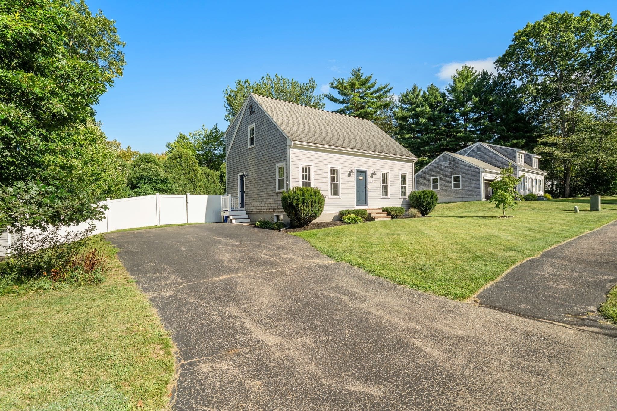 Single Family Residence at 11 Daniel Teague Dr, Rockland MA 02370, Rockland, photo 5 of 37