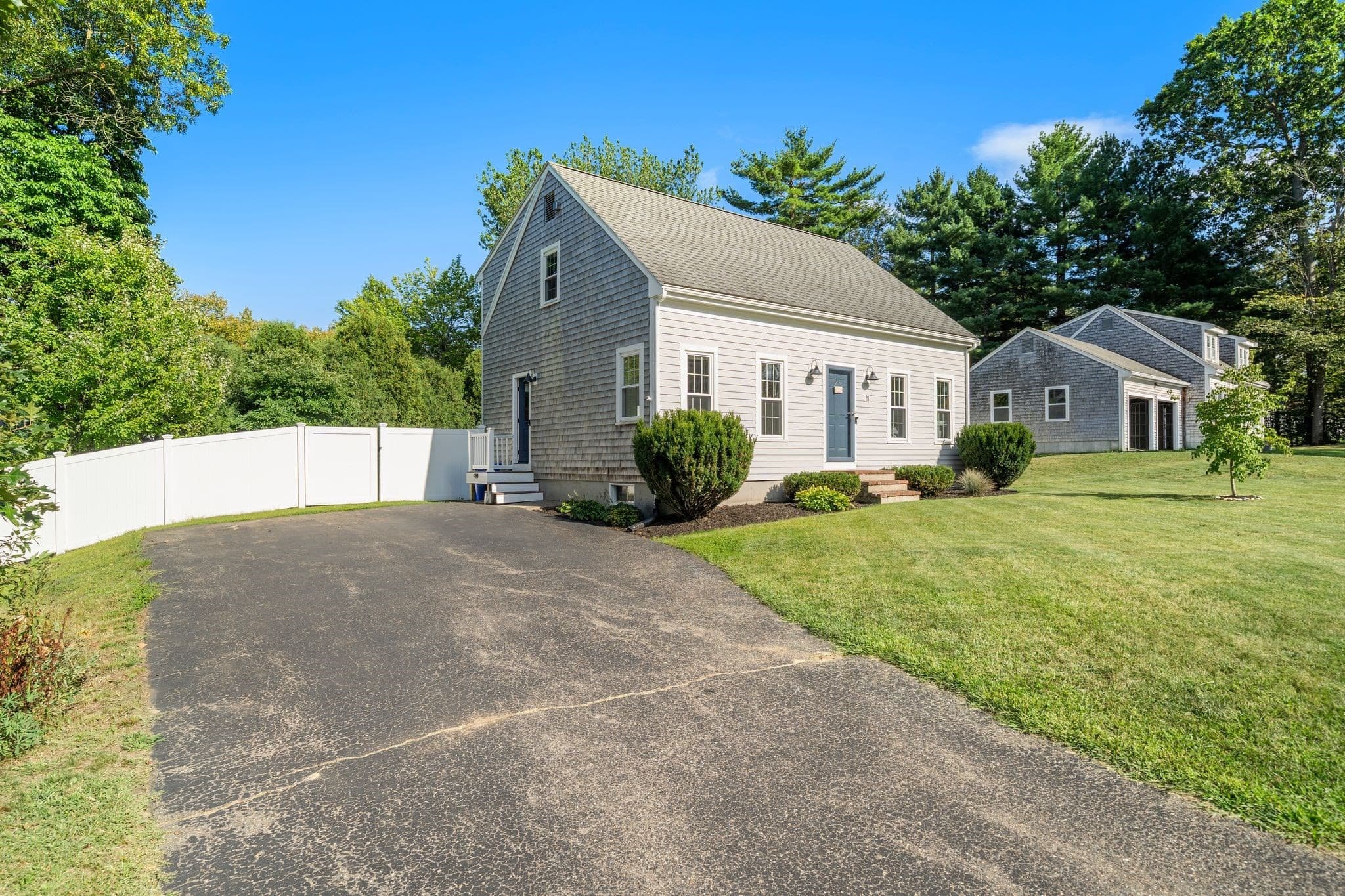 Single Family Residence at 11 Daniel Teague Dr, Rockland MA 02370, Rockland, photo 4 of 37