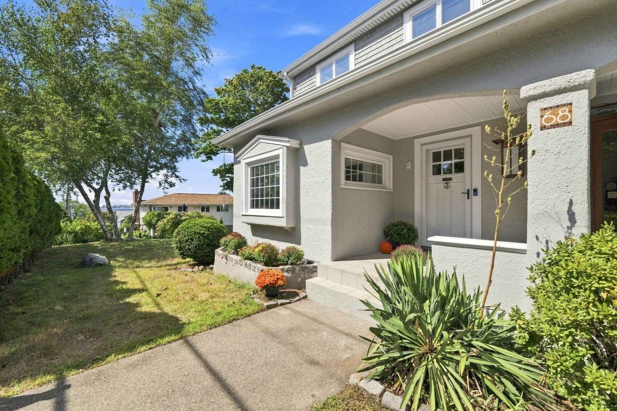 68 Gardner Rd, Nahant MA 01908