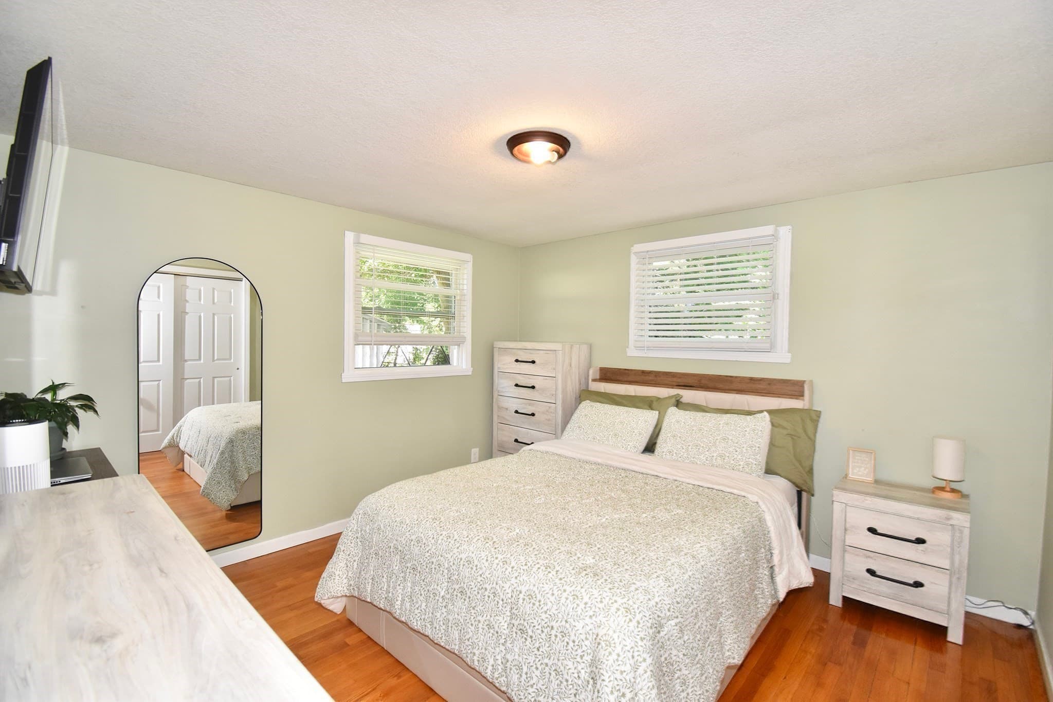 Single Family Residence at 92 Louis Rd, Springfield MA 01118, Springfield, photo 17 of 34