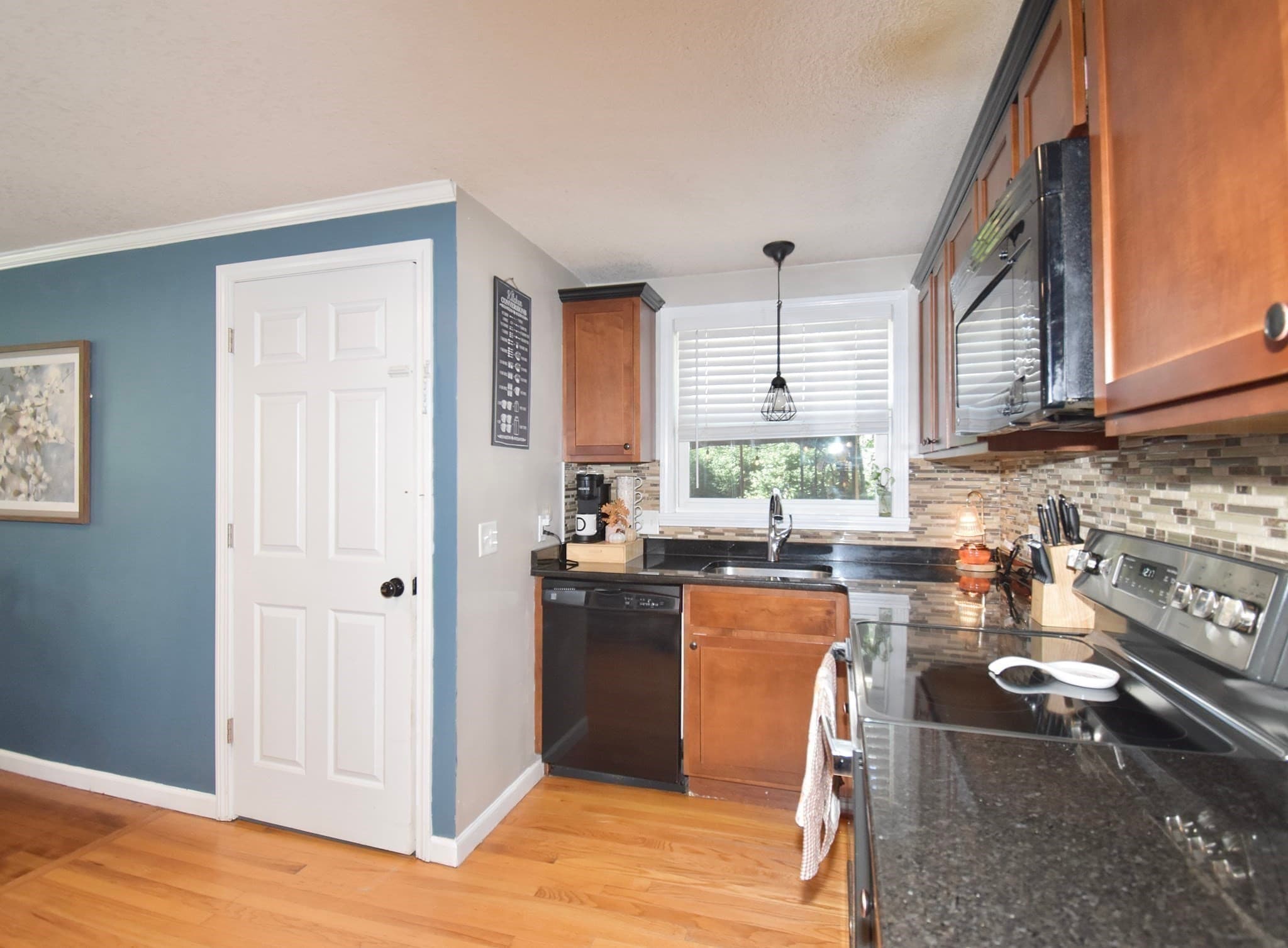 Single Family Residence at 92 Louis Rd, Springfield MA 01118, Springfield, photo 7 of 34